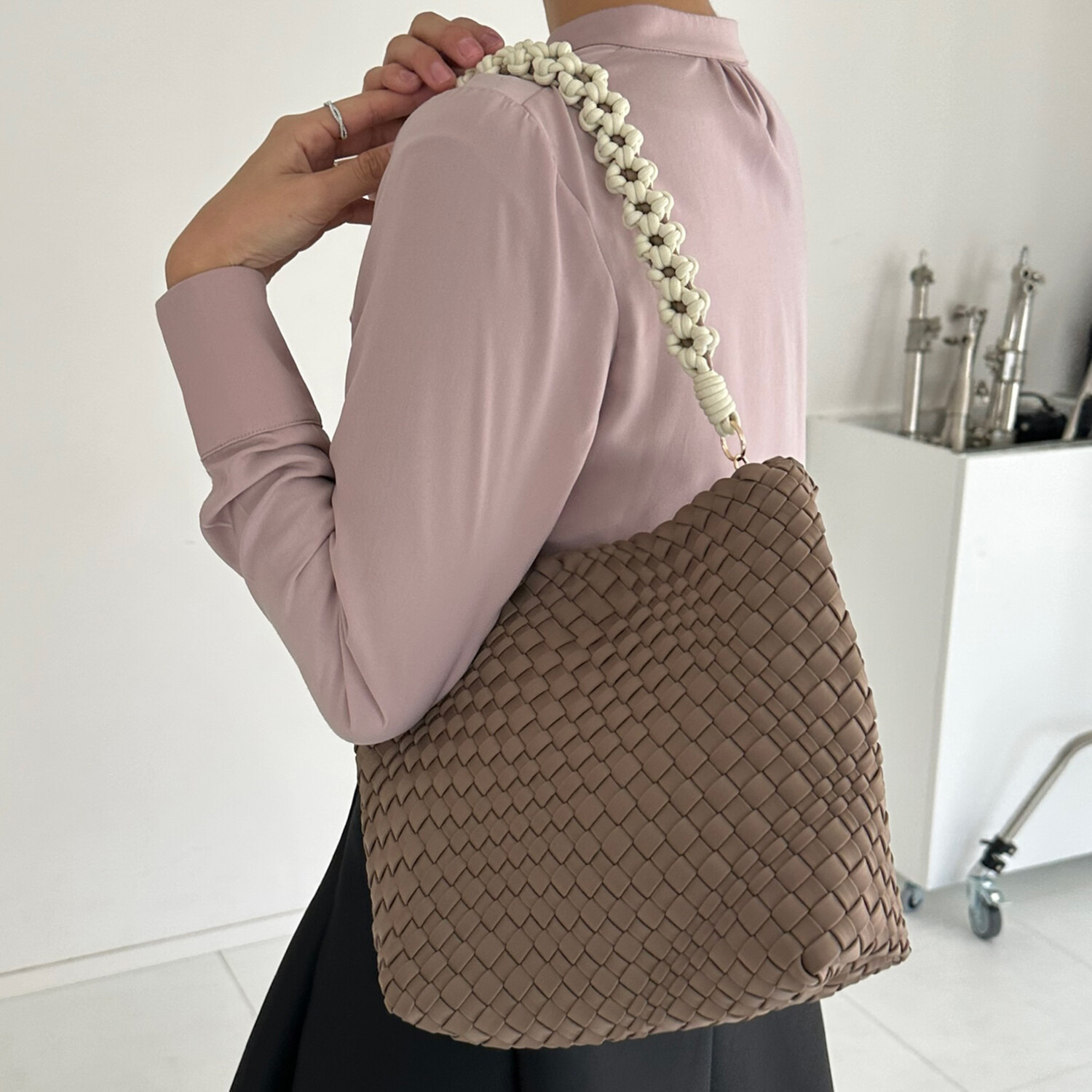 パドマ イントレチャート フラワーストラップ ３ウェイバッグ ＜巾着インナーポーチ付＞