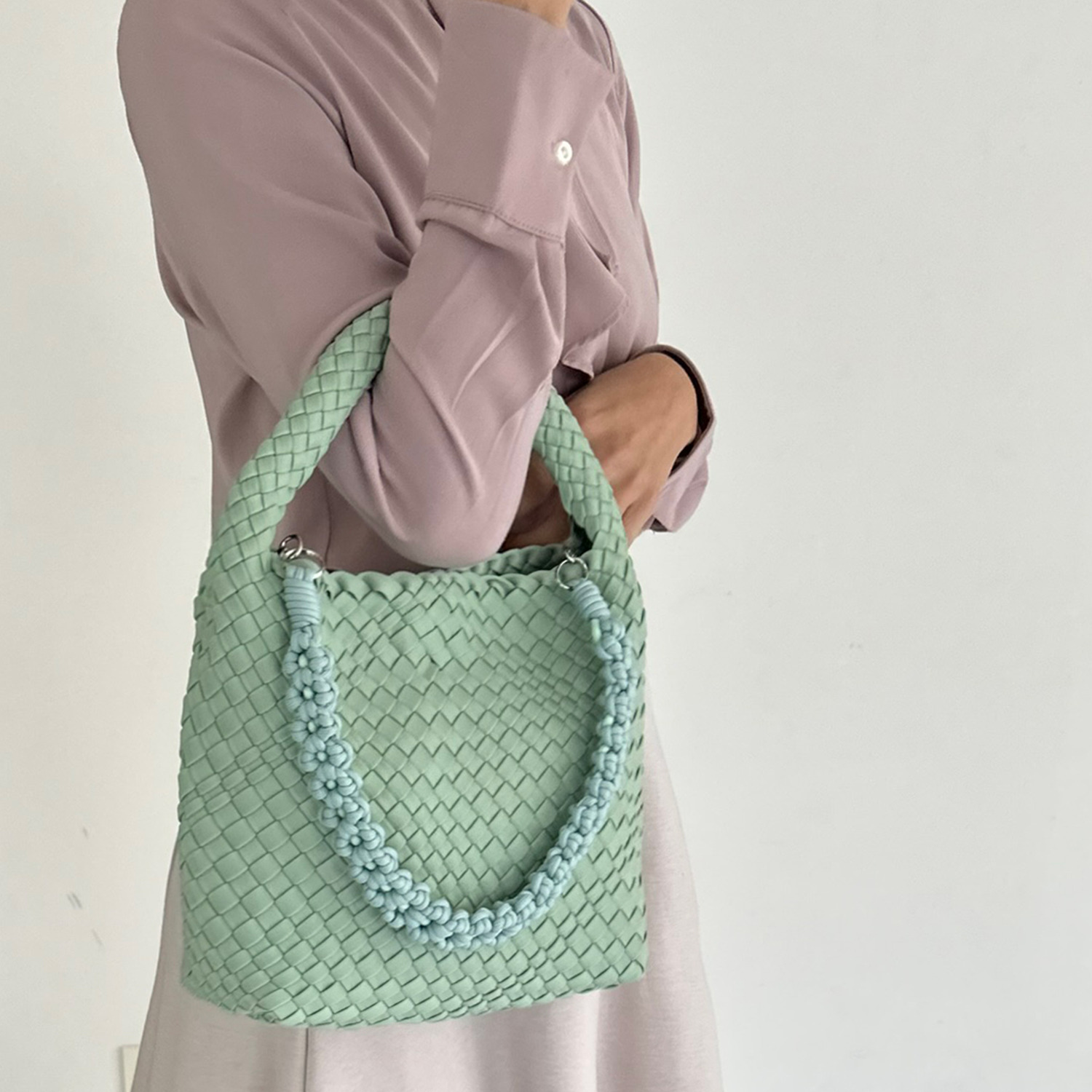 パドマ イントレチャート フラワーストラップ ３ウェイバッグ ＜巾着インナーポーチ付＞