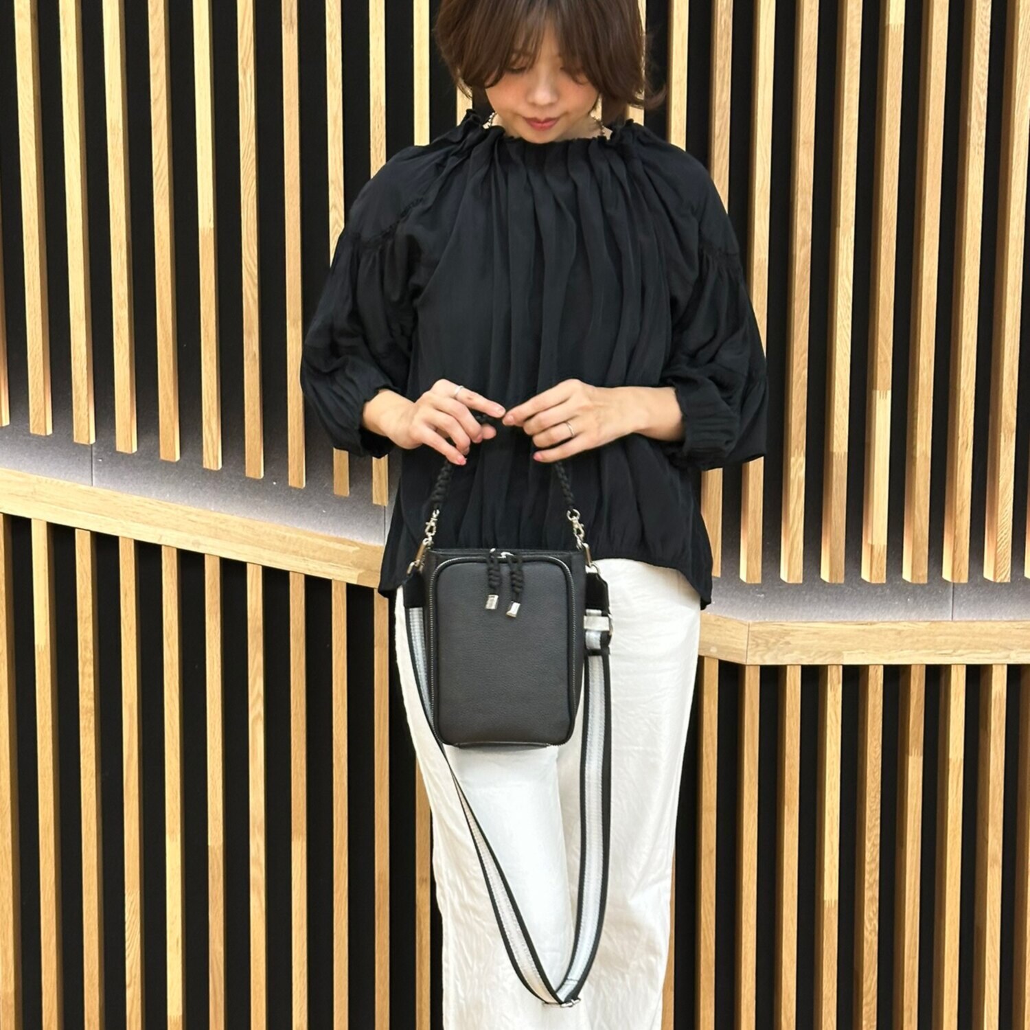 パドマ がばっと開いて コンパクトなのに大容量 牛革２ウェイバッグ