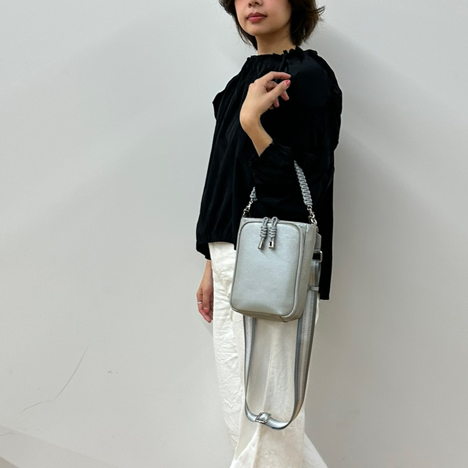 パドマ がばっと開いて コンパクトなのに大容量 牛革２ウェイバッグ