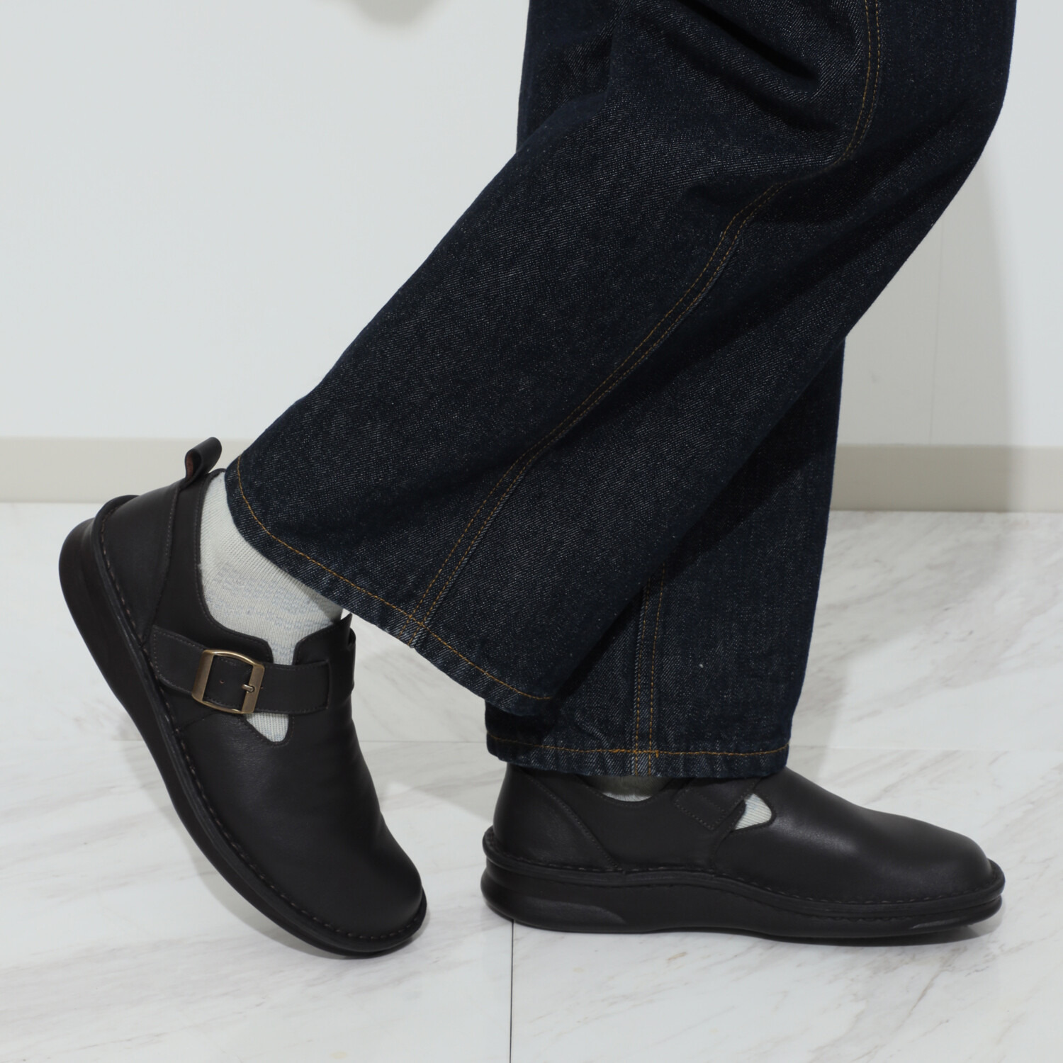 インコルジェ 神戸老舗工場発！ やさしい履き心地の ベルトカジュアルシューズ