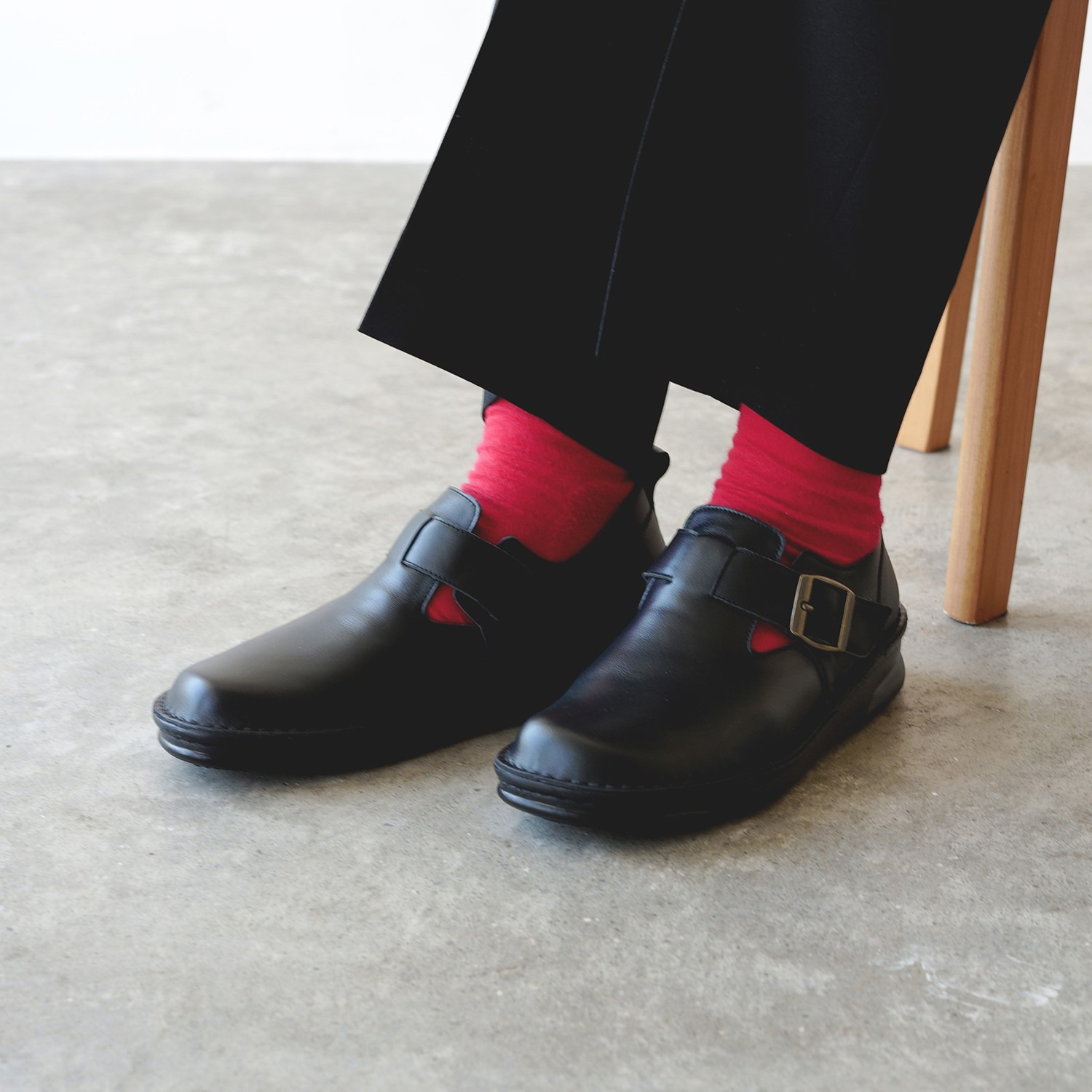 インコルジェ 神戸老舗工場発！ やさしい履き心地の ベルトカジュアルシューズ