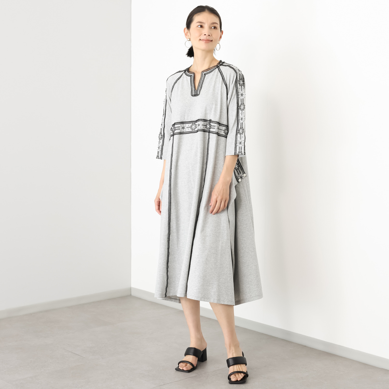 キョウコ　ヒガ レーストリミングドレス