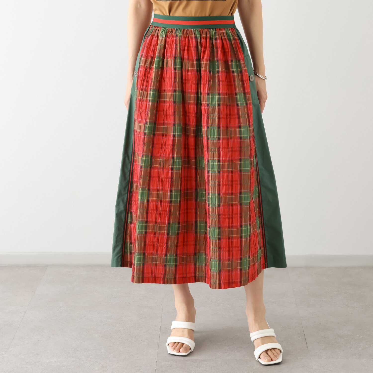 キョウコ　ヒガ パネル切替 チェックスカート