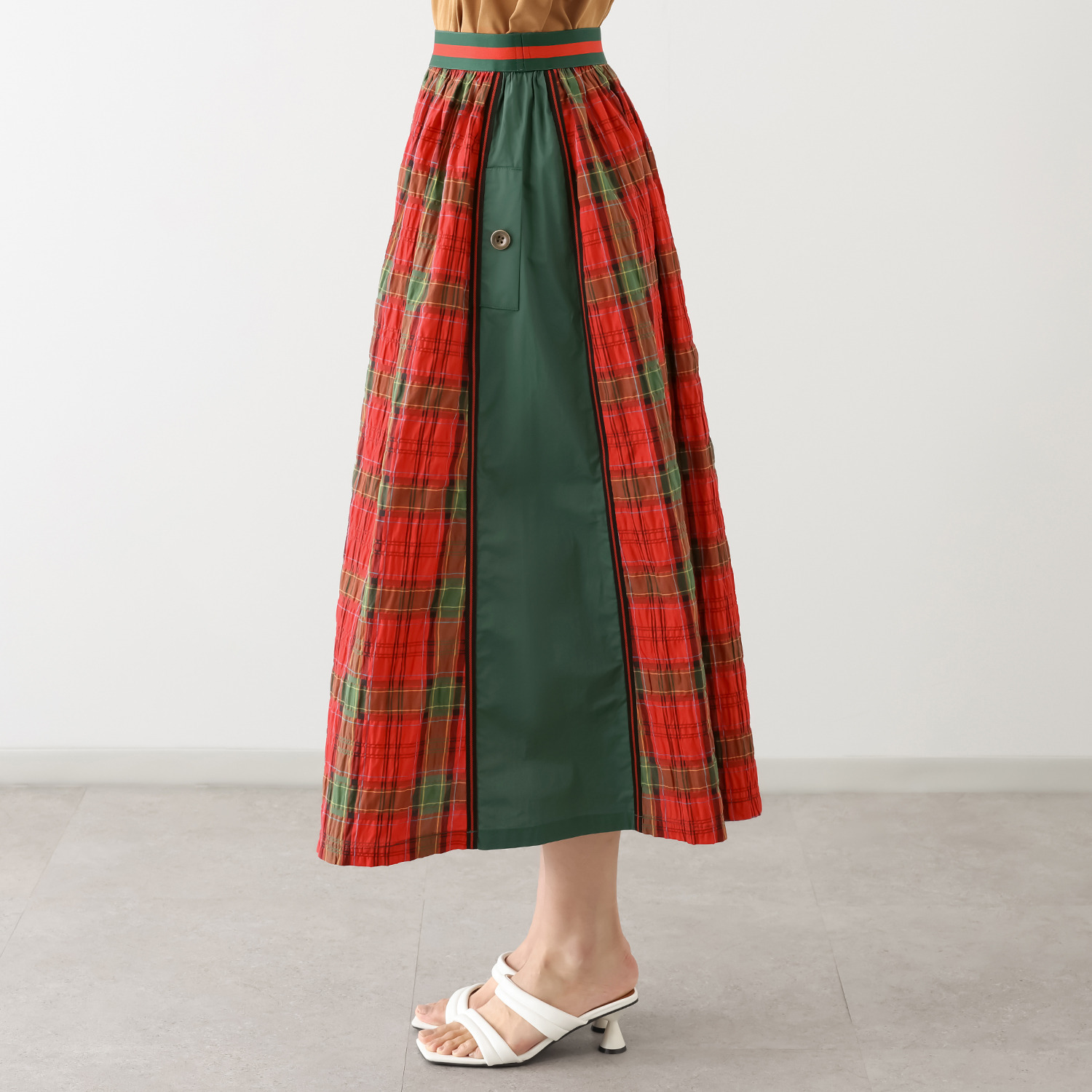 キョウコ　ヒガ パネル切替 チェックスカート