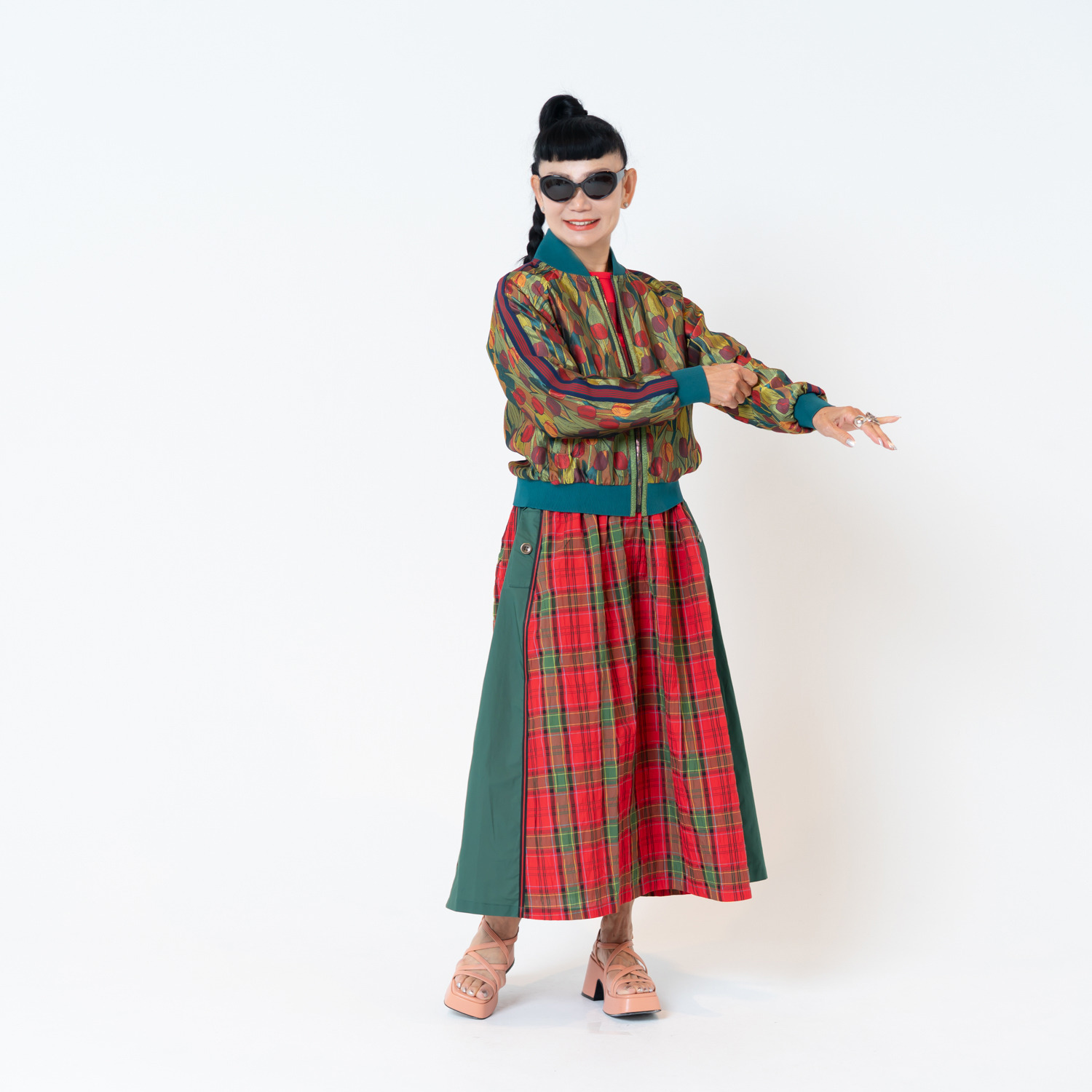 キョウコ　ヒガ パネル切替 チェックスカート