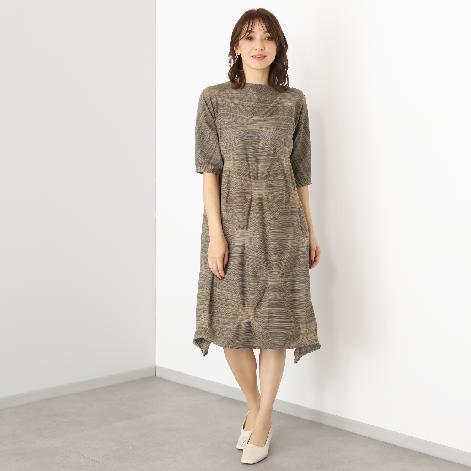 プレセントーア ＵＶカット・静電気防止 日本製　無縫製ジャージー 軽くて動きやすい 表情豊かなテキスタイルの 五分袖ワンピース