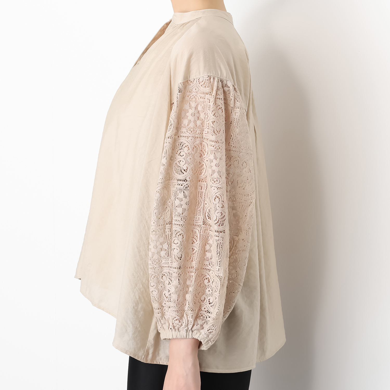 ラフレス エアリー素材 袖レースブラウス