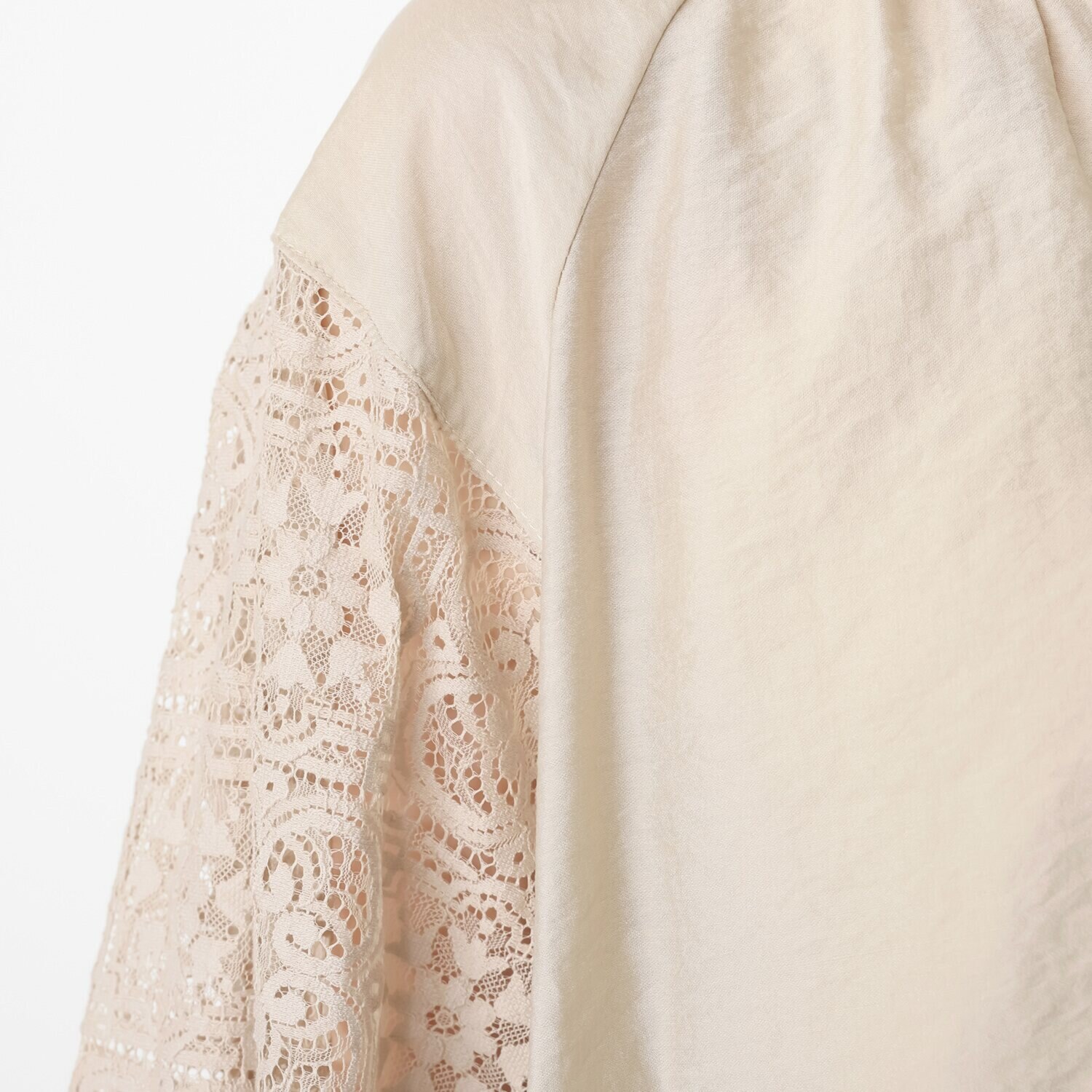 ラフレス エアリー素材 袖レースブラウス