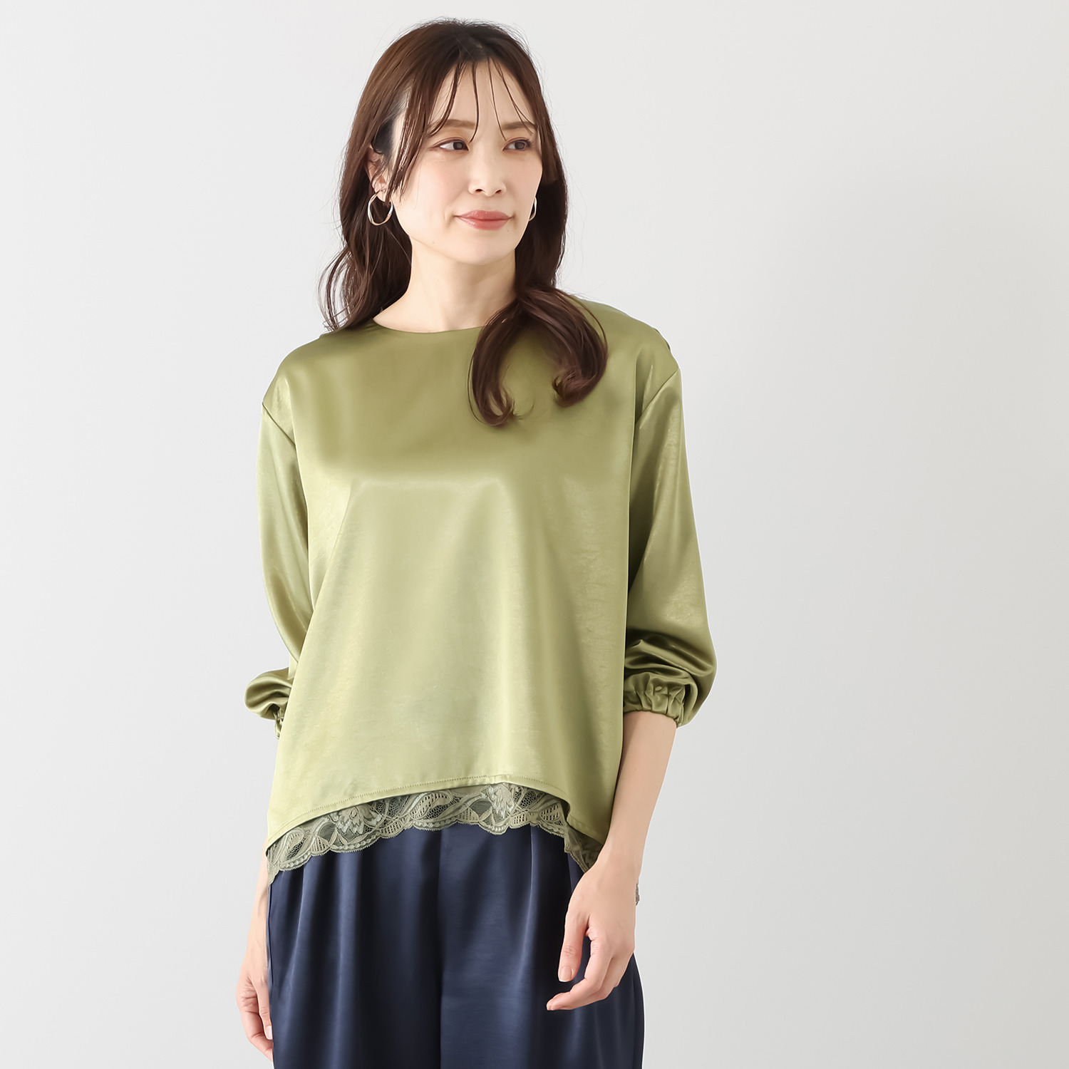 リミナル レースレイヤード サテンブラウス