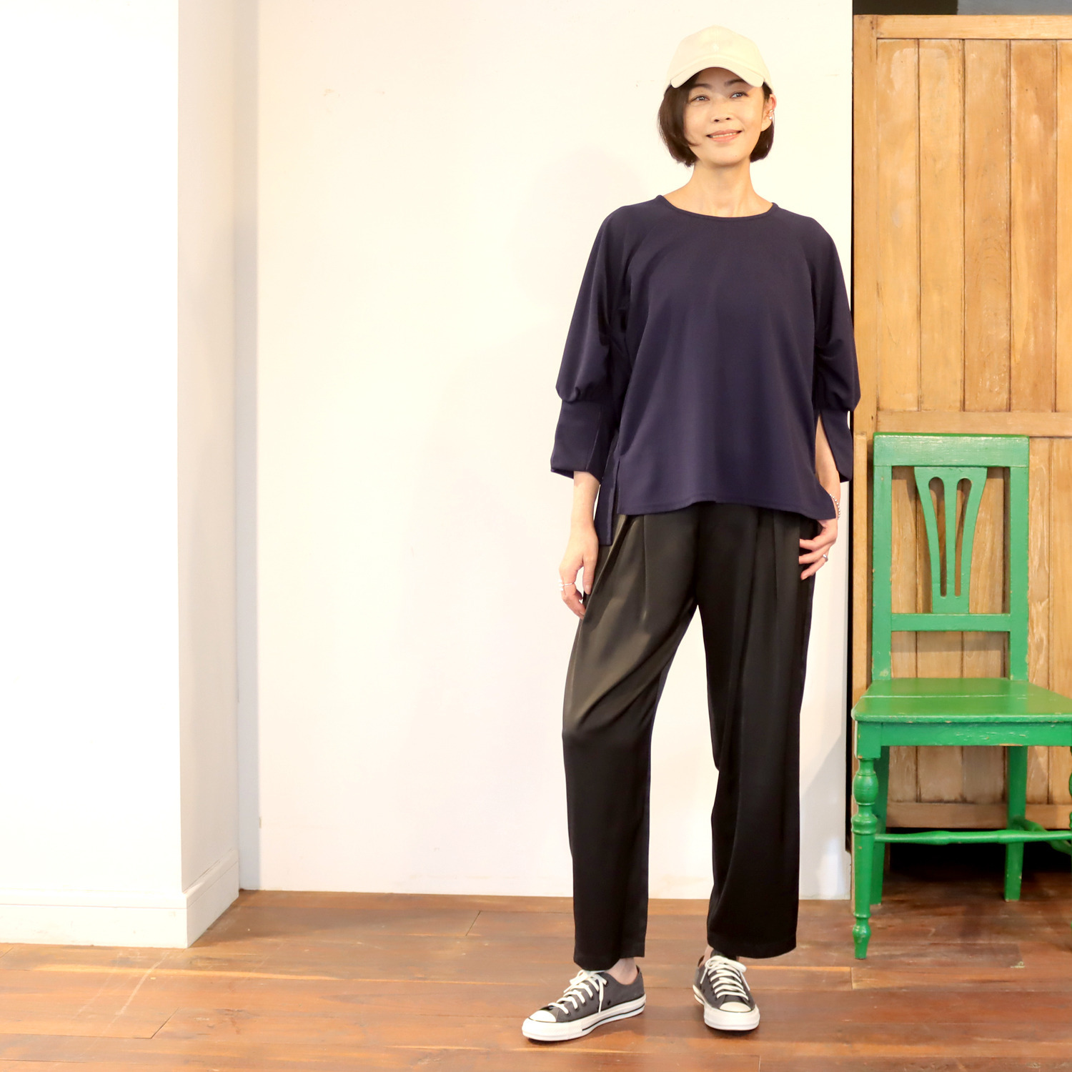 リラリー サテン テーパードパンツ