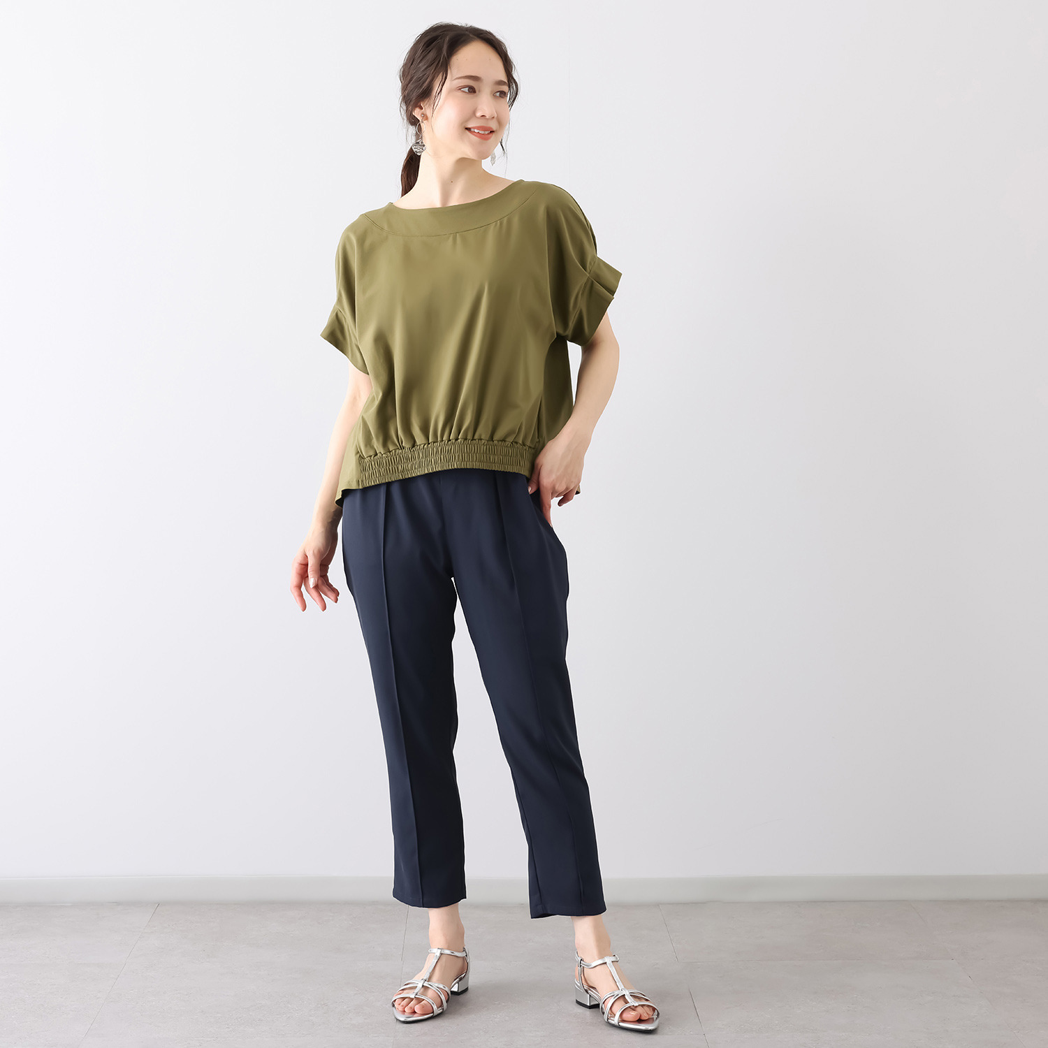 Ｓ３５７プラス ３６０度美しい 裾シャーリング バックフレアー プルオーバー