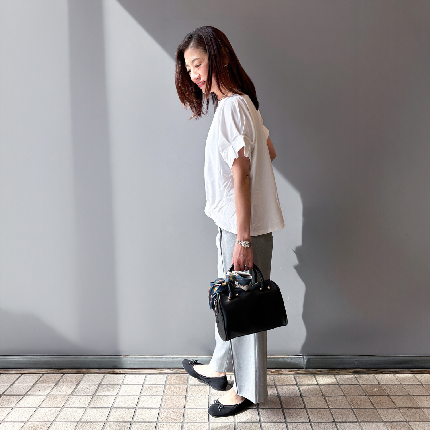 Ｓ３５７プラス 小柄さんのための 美脚見え センターピンタック ワイドパンツ