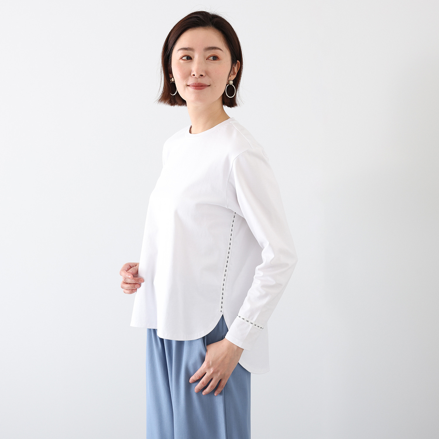 イシカワラボ★ヒトミ 薄地ポンチ ロゴテープアクセント プルオーバー