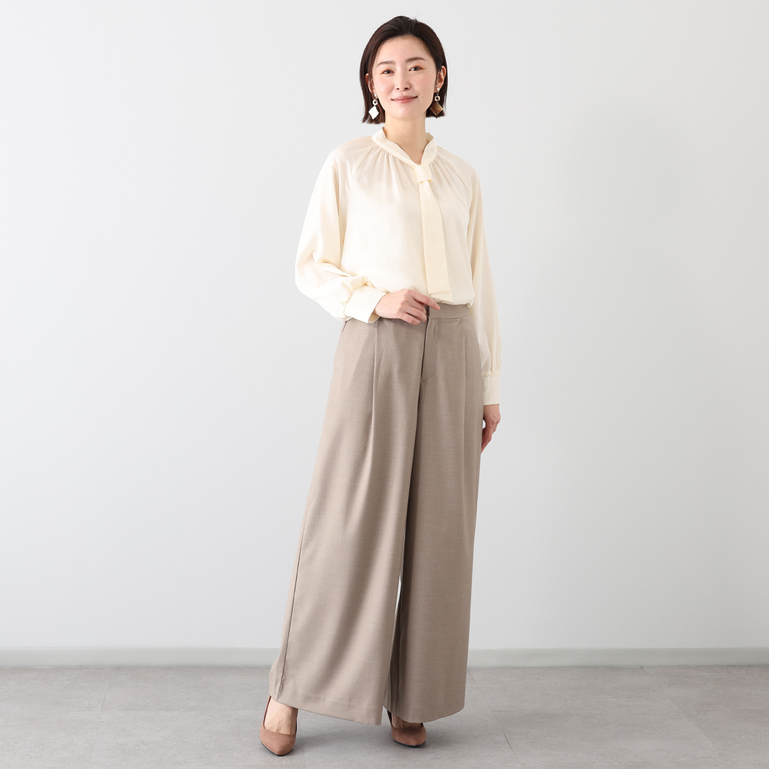 イシカワラボ★ヒトミ マイクロギャバストレッチ ワイドパンツ