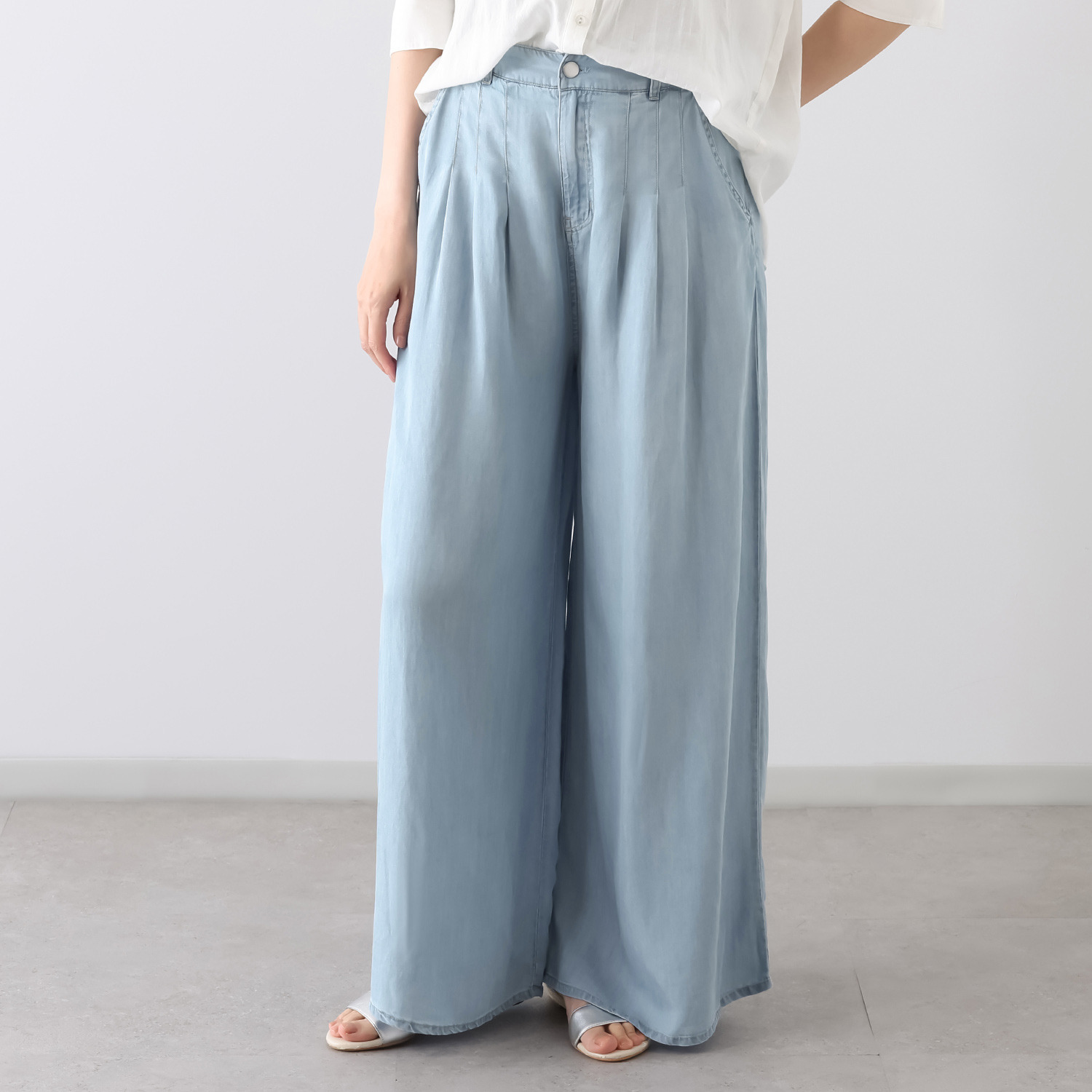 スタイル・ラヴィー 接触冷感 タック＆落ち感アクセント セルロースデニム フレアーパンツ