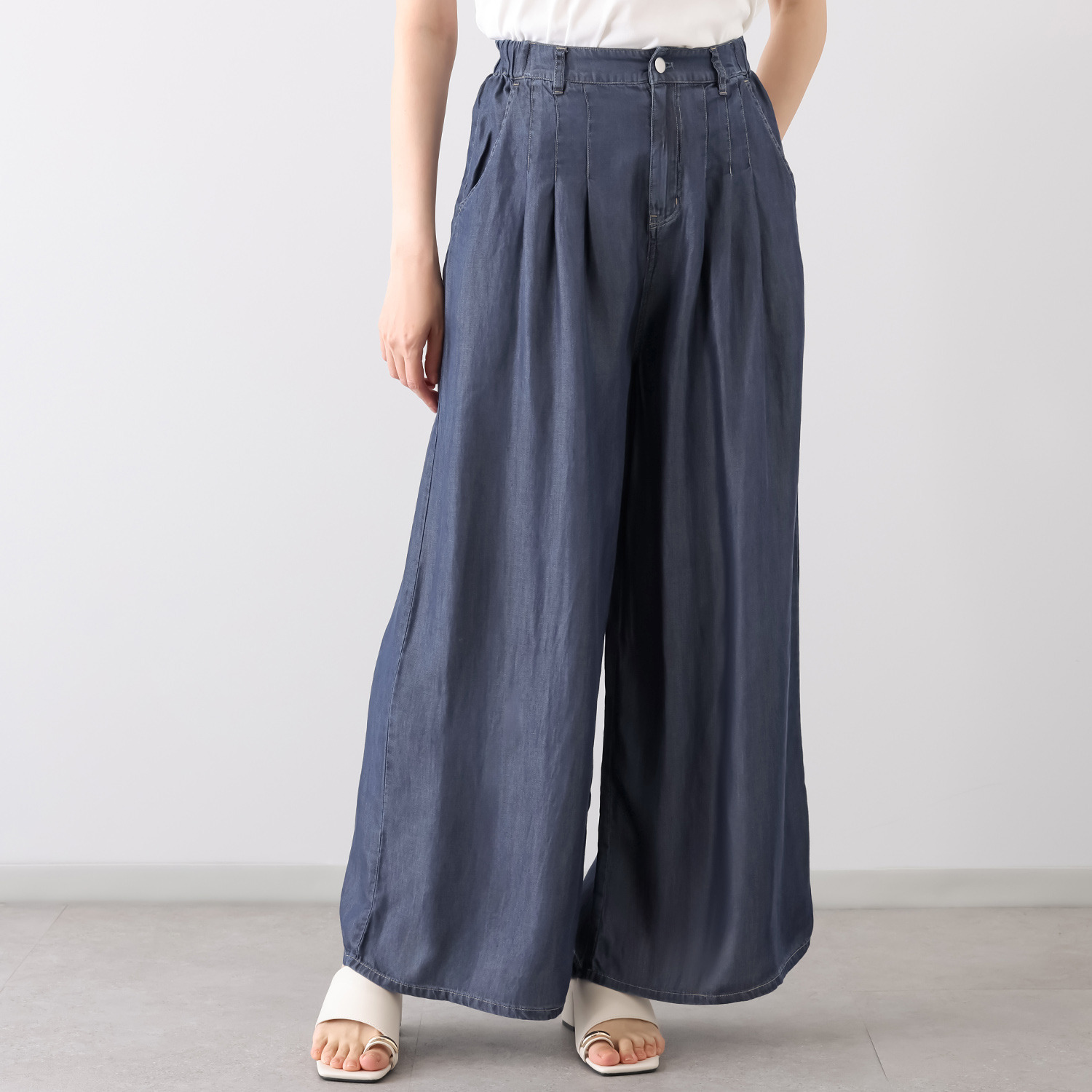 スタイル・ラヴィー 接触冷感 タック＆落ち感アクセント セルロースデニム フレアーパンツ