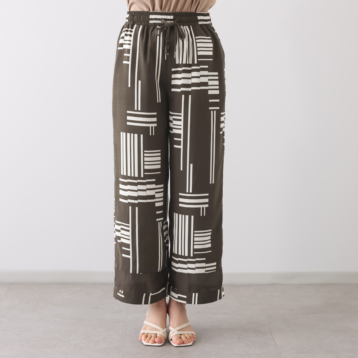 スタイル・ラヴィー シアー切替アクセント 幾何学プリント イージーパンツ