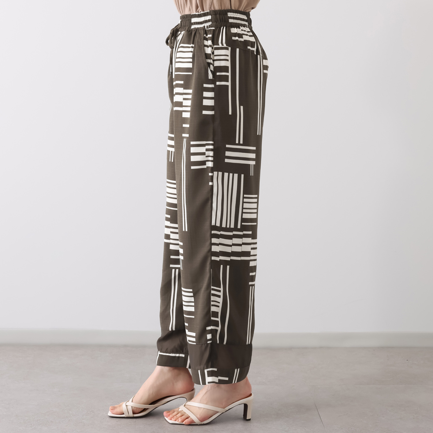 スタイル・ラヴィー シアー切替アクセント 幾何学プリント イージーパンツ