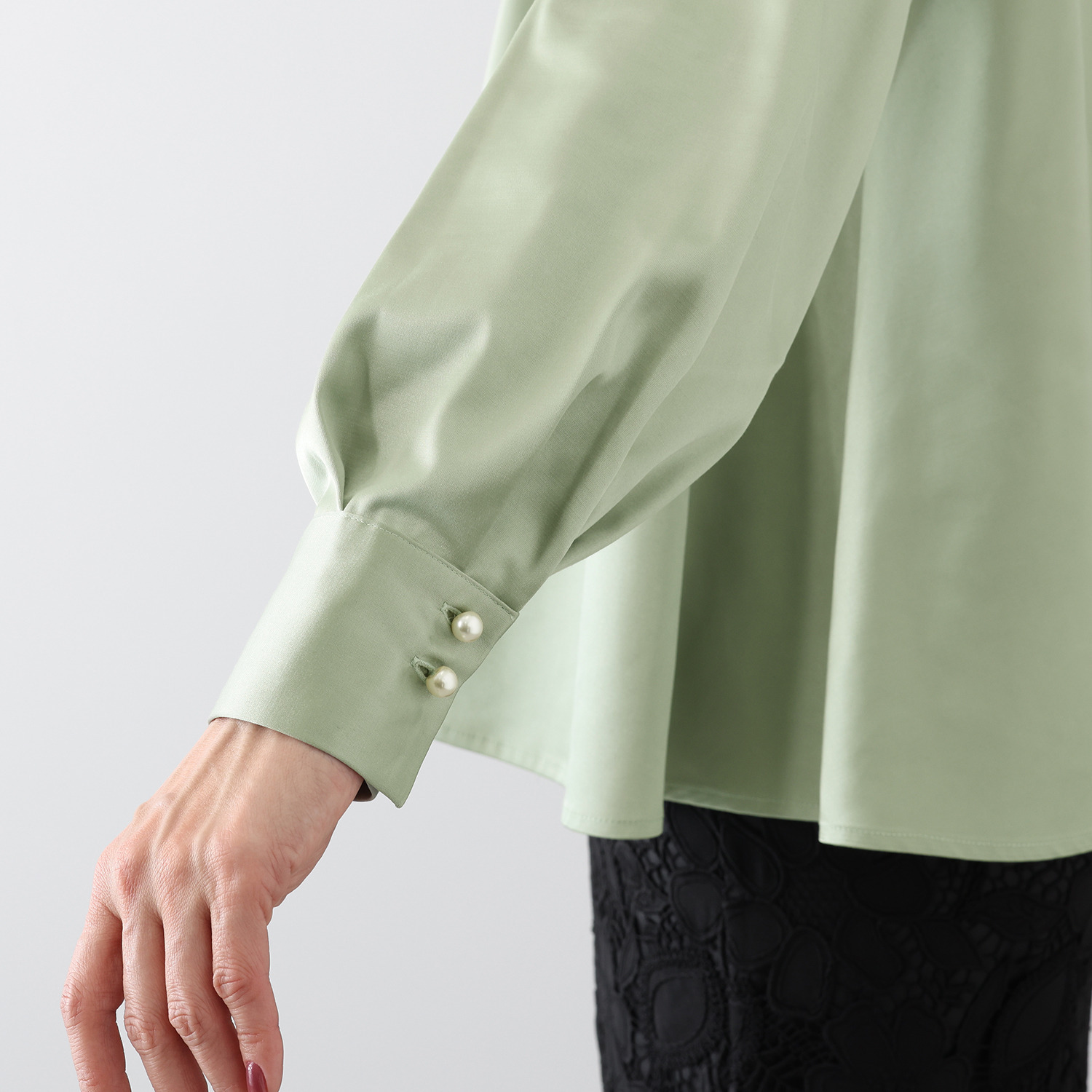 クリス・セリーン イミテーションパール＆ ビジュウアクセント ブラウス