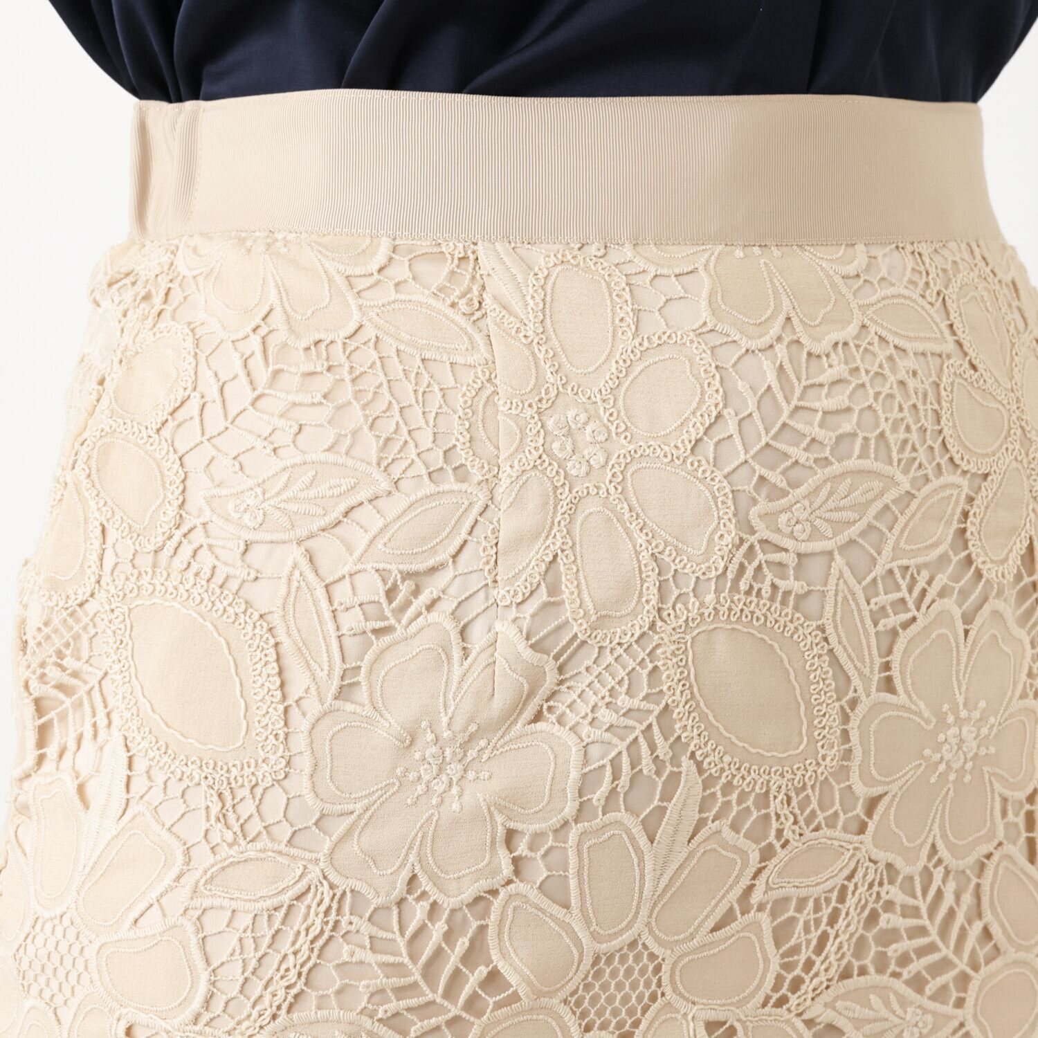 クリス・セリーン フラワーモティーフ レーザーカット刺しゅう ペンシルスカート