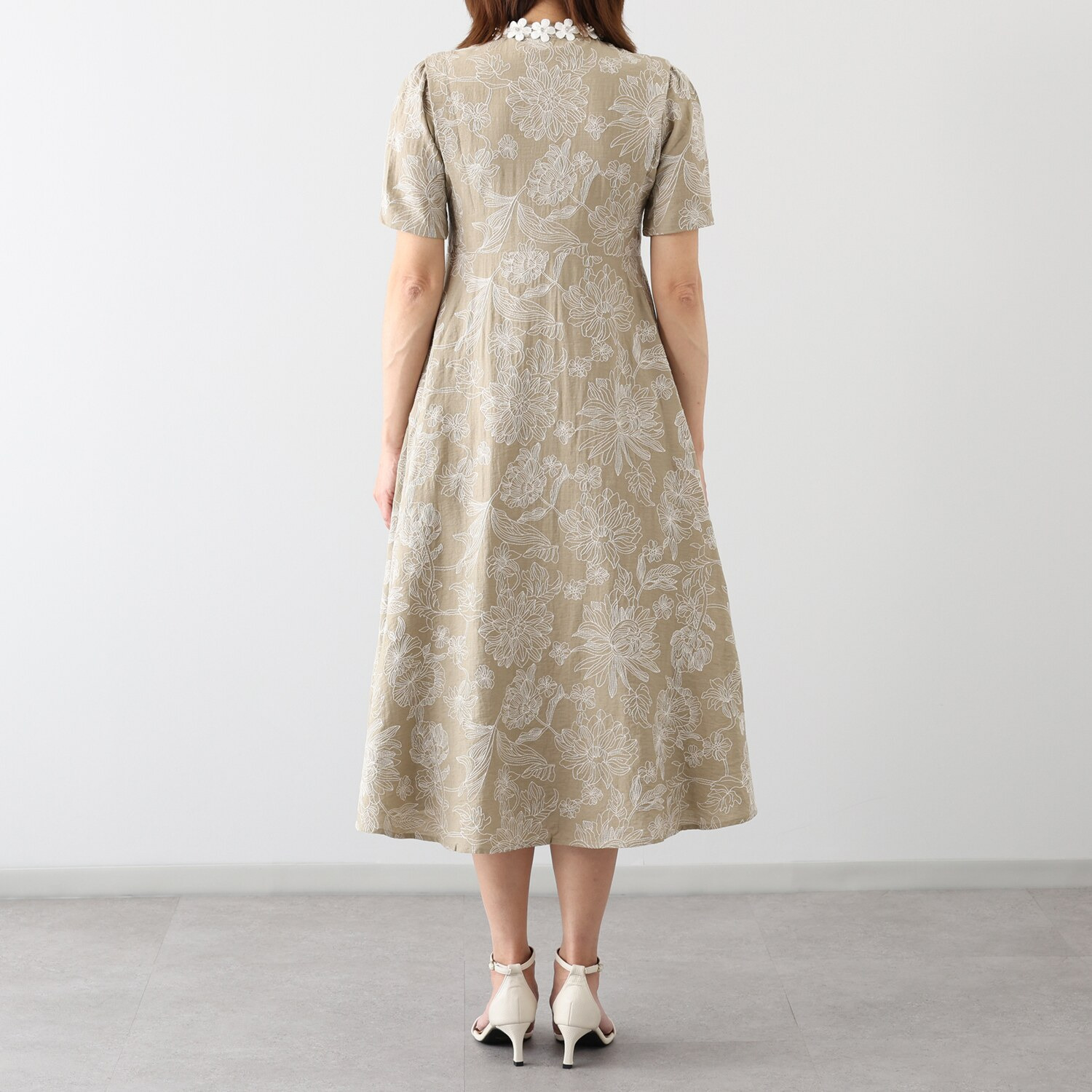 クリス・セリーン ボタニカルフラワー 刺しゅうドレス