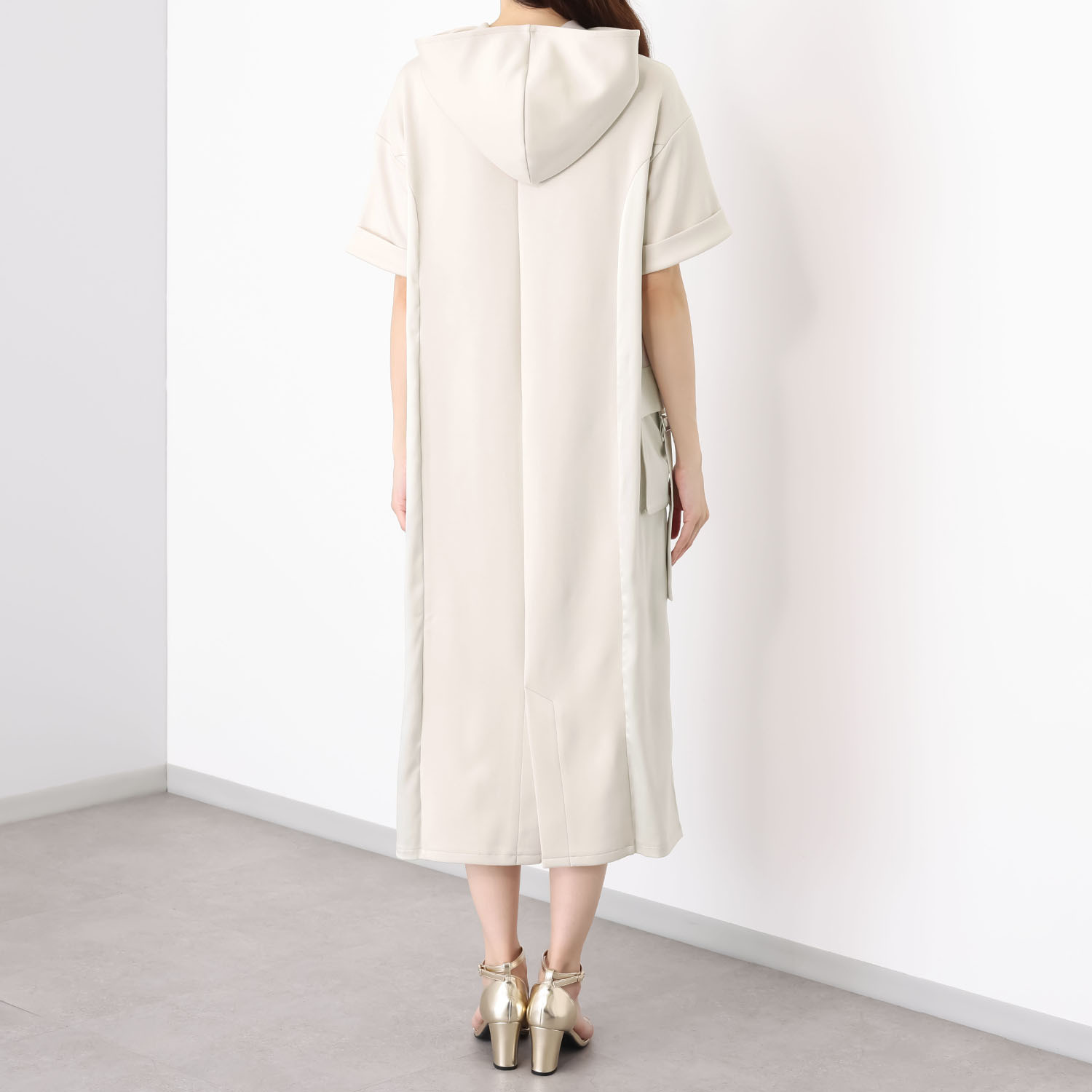 ヘブンアンドアース サテン切替 ハーフジップ フーディーワンピース