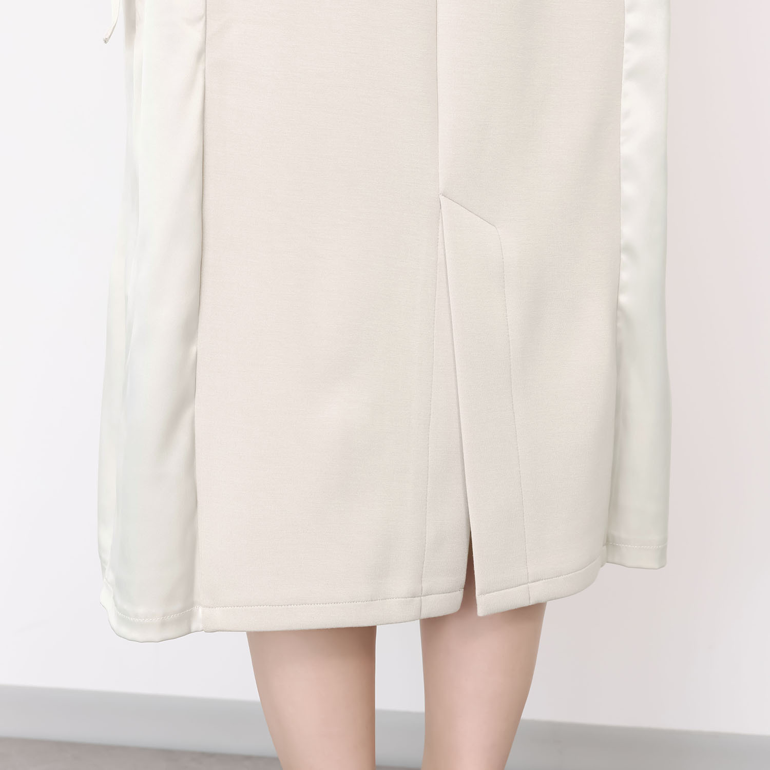 ヘブンアンドアース サテン切替 ハーフジップ フーディーワンピース