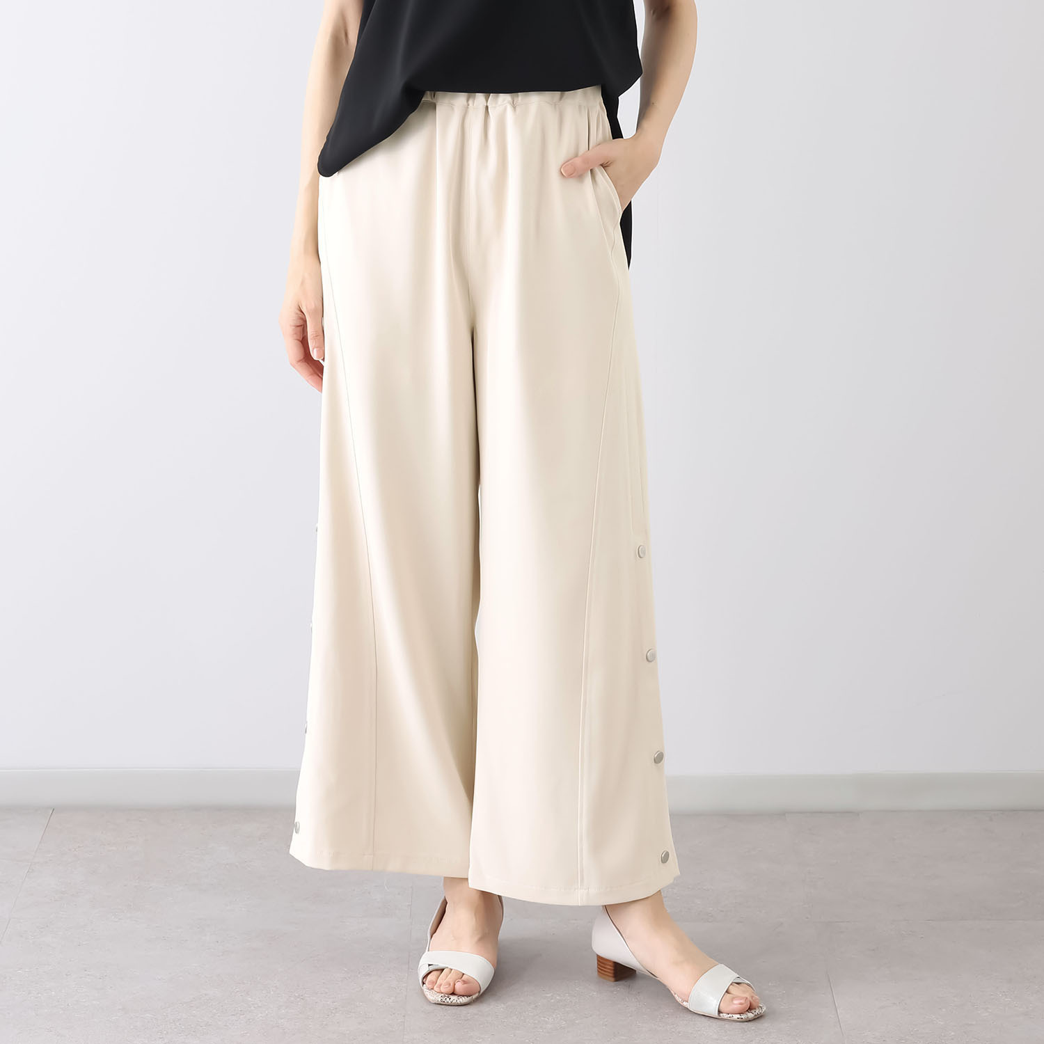 ヘブンアンドアース サイドボタン デザインワイドパンツ