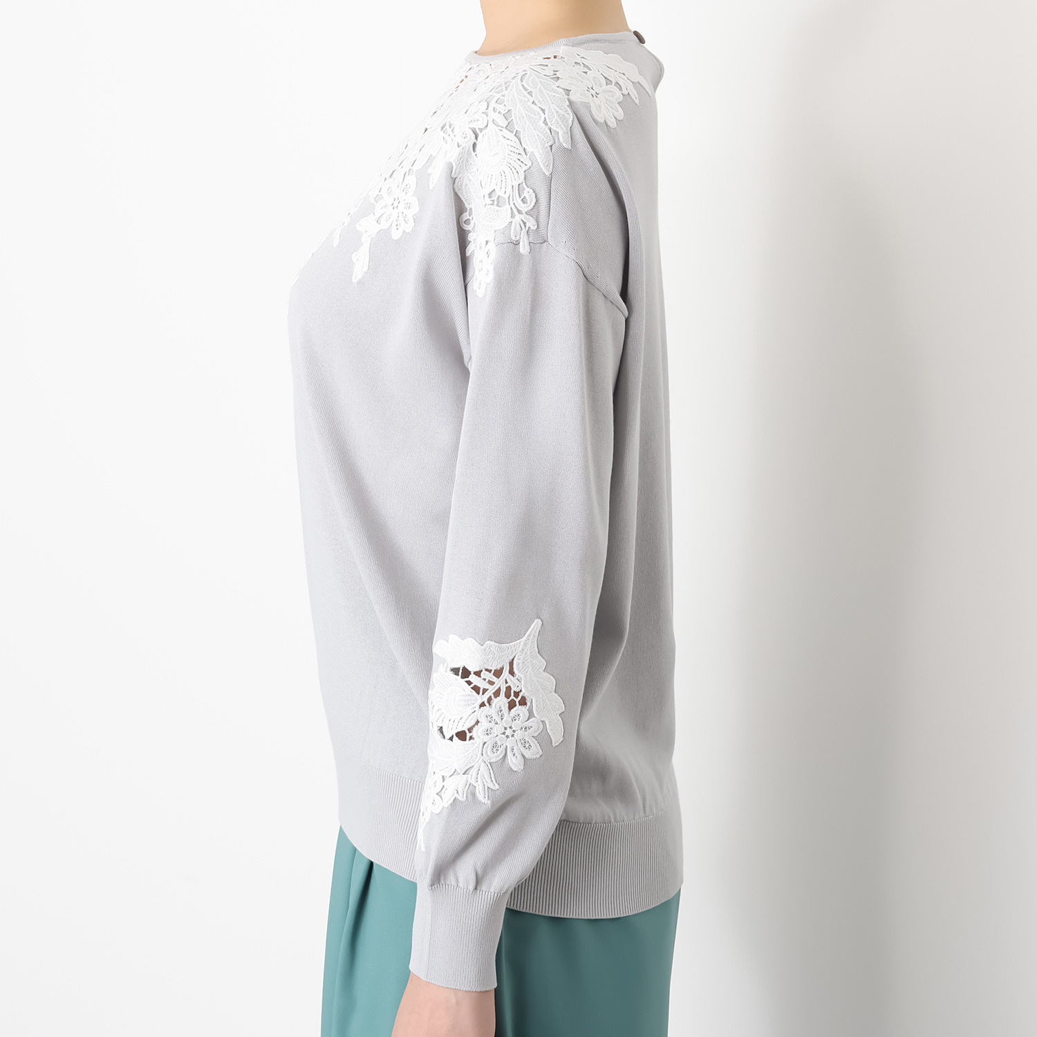 アズイズ　ビーマイセルフ バイ　ネイチャーズ レース＆カットワーク使い プルオーバー