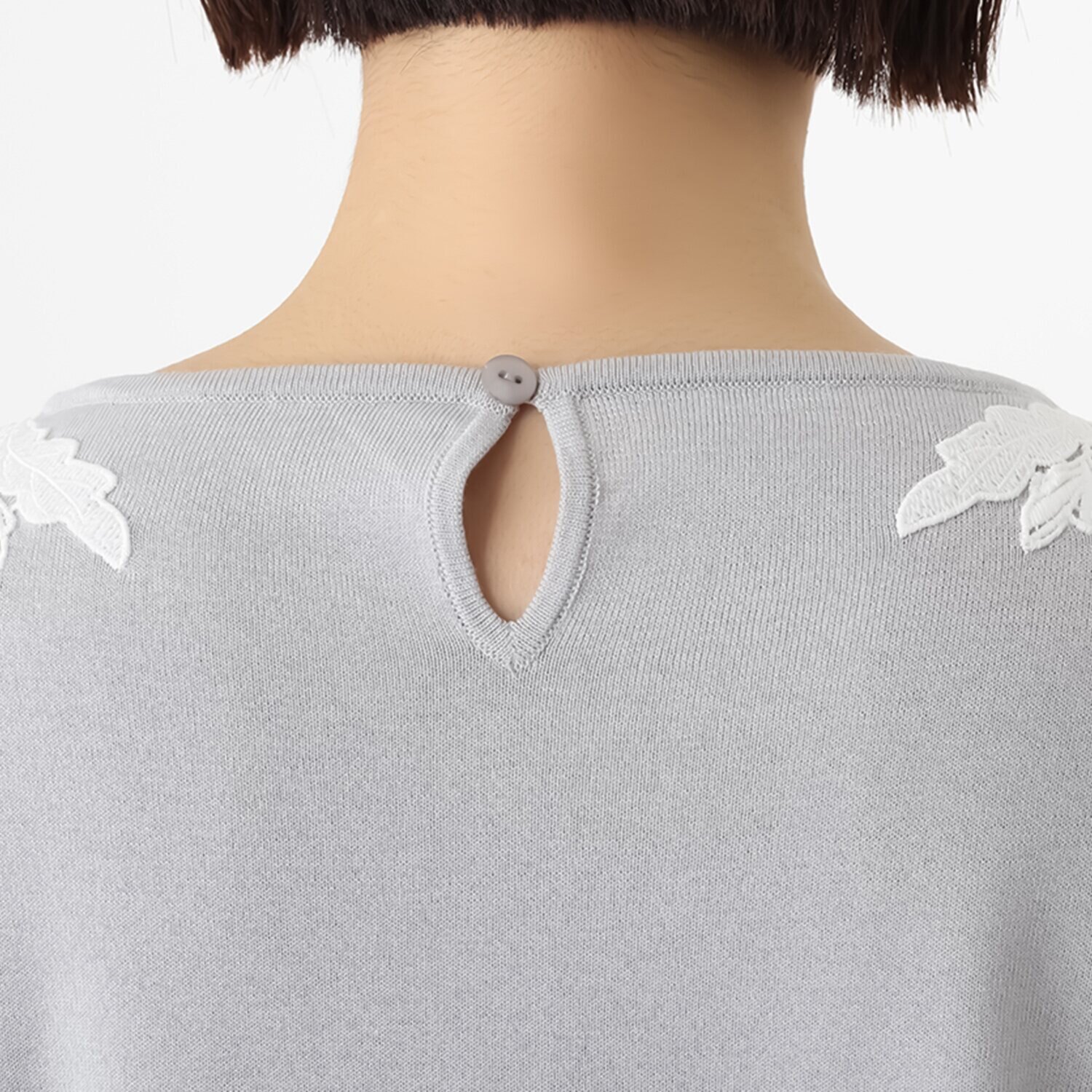 アズイズ　ビーマイセルフ バイ　ネイチャーズ レース＆カットワーク使い プルオーバー