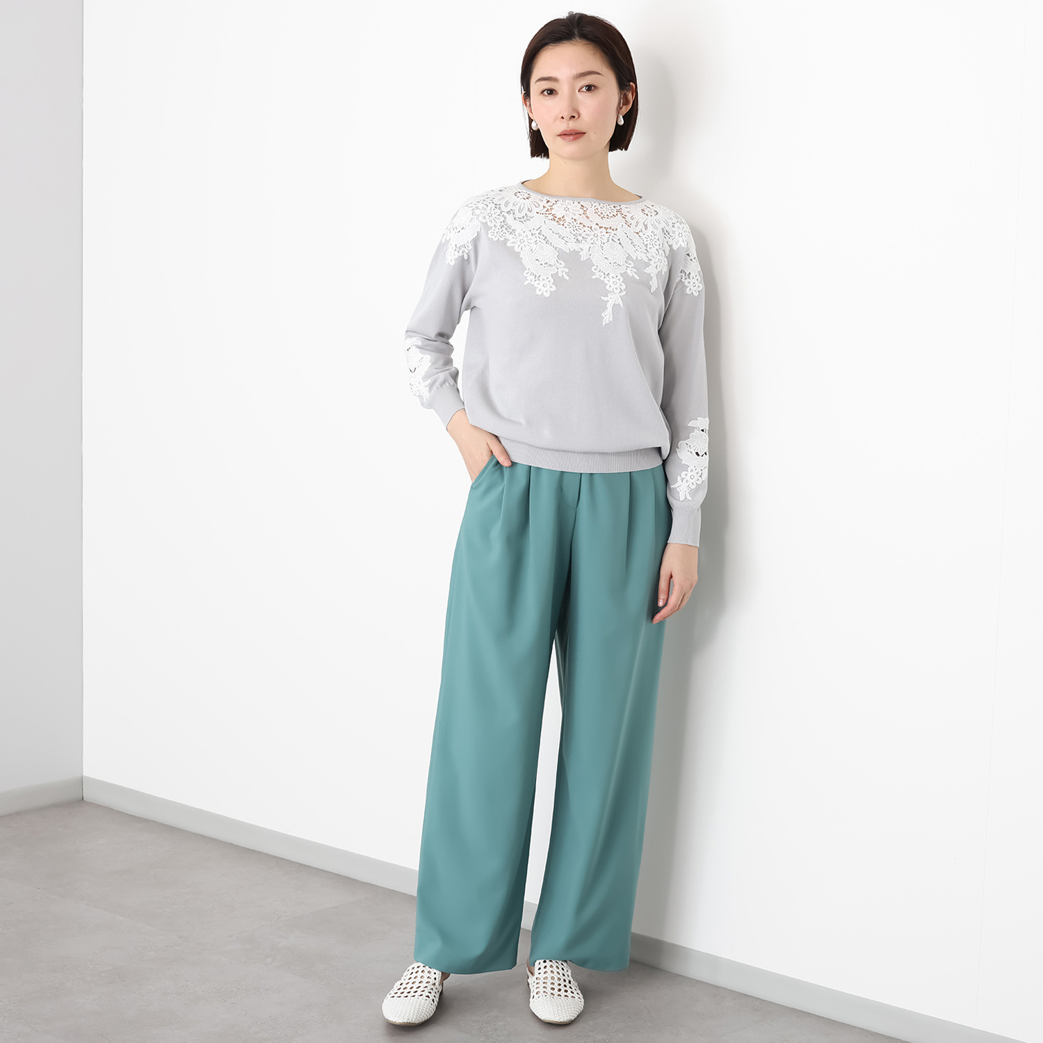 アズイズ　ビーマイセルフ バイ　ネイチャーズ レース＆カットワーク使い プルオーバー