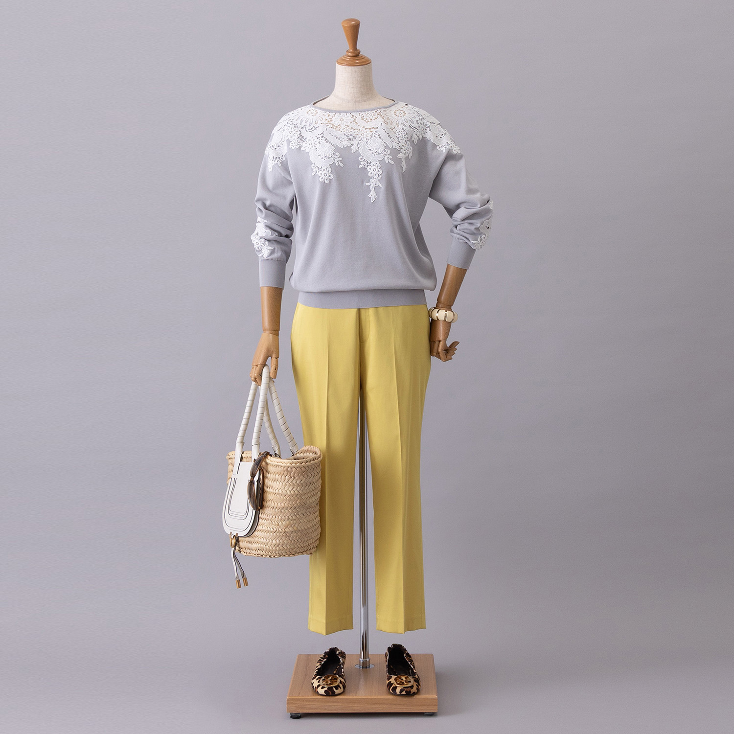 アズイズ　ビーマイセルフ バイ　ネイチャーズ レース＆カットワーク使い プルオーバー