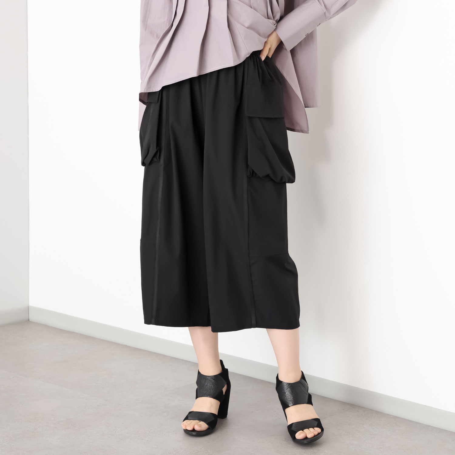 ベルポニー ストレッチ布帛素材 ギャザータック デザインカーゴパンツ