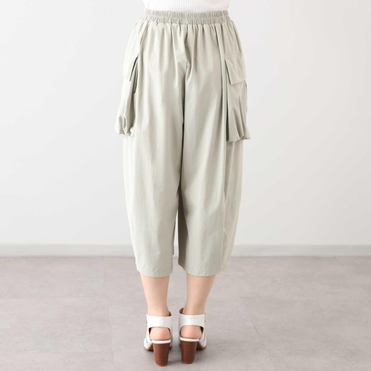 ベルポニー ストレッチ布帛素材 ギャザータック デザインカーゴパンツ