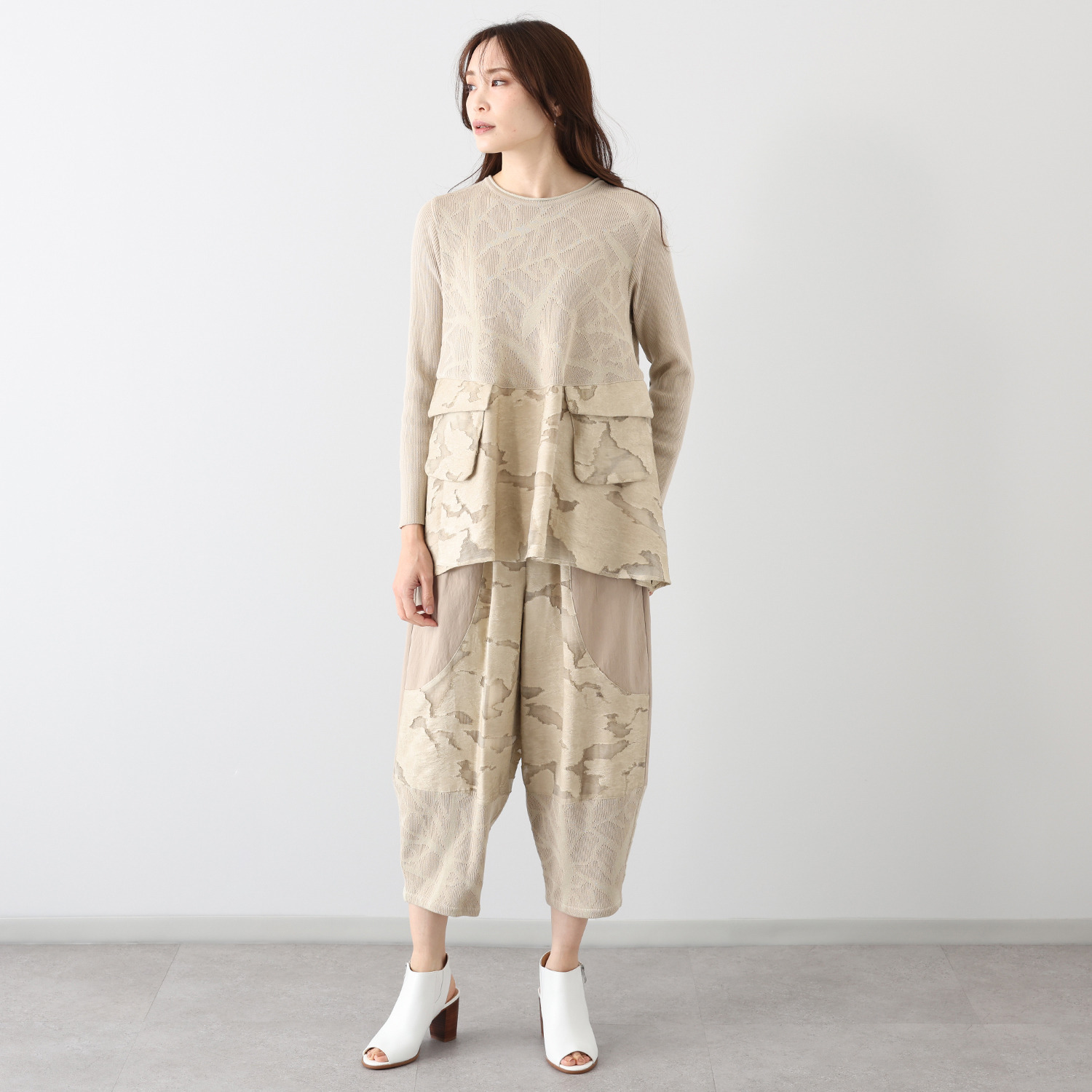 ヨシヨシ バイ　ピージェイ 異素材切替 ラウンドネック Ａラインシルエット デザインプルオーバー