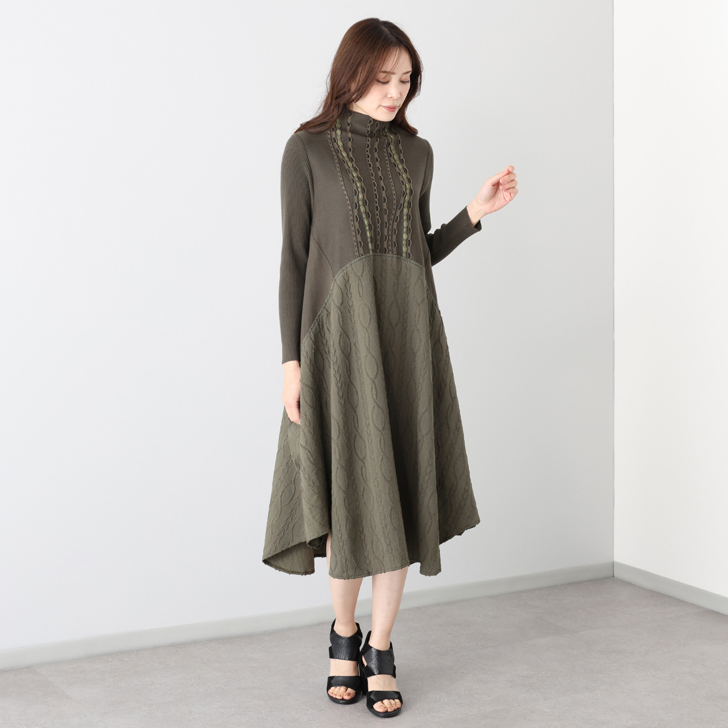 ヨシヨシ バイ　ピージェイ 異素材使い 上下切替 デザインワンピース