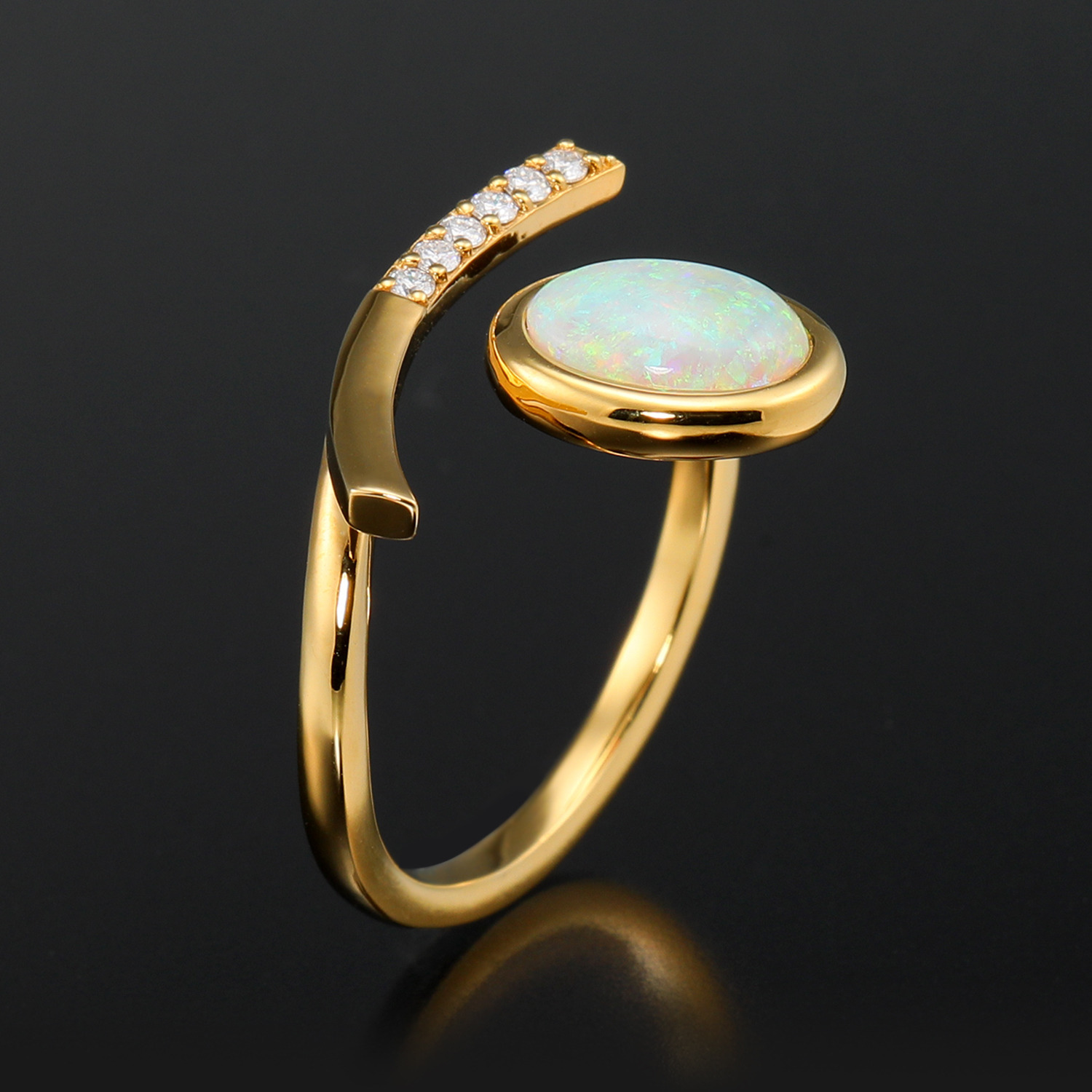 クランティーク 天然オパール＆ モアサナイトリング 〜幸運の虹〜