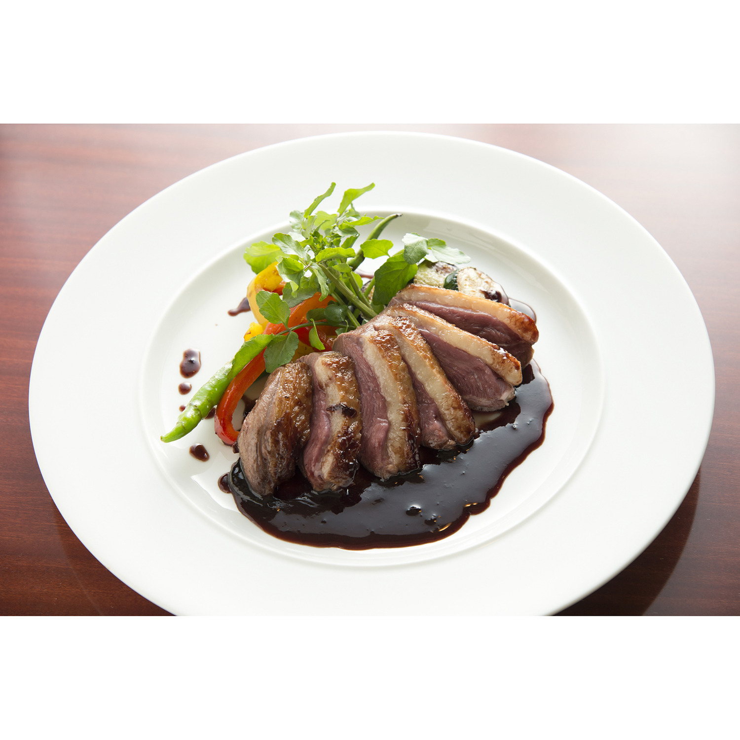 大人時間を愉しむ 癒しの南仏ニース＆ 花の都パリをめぐる フランス８日間 “羽田空港発着 　２名１室”