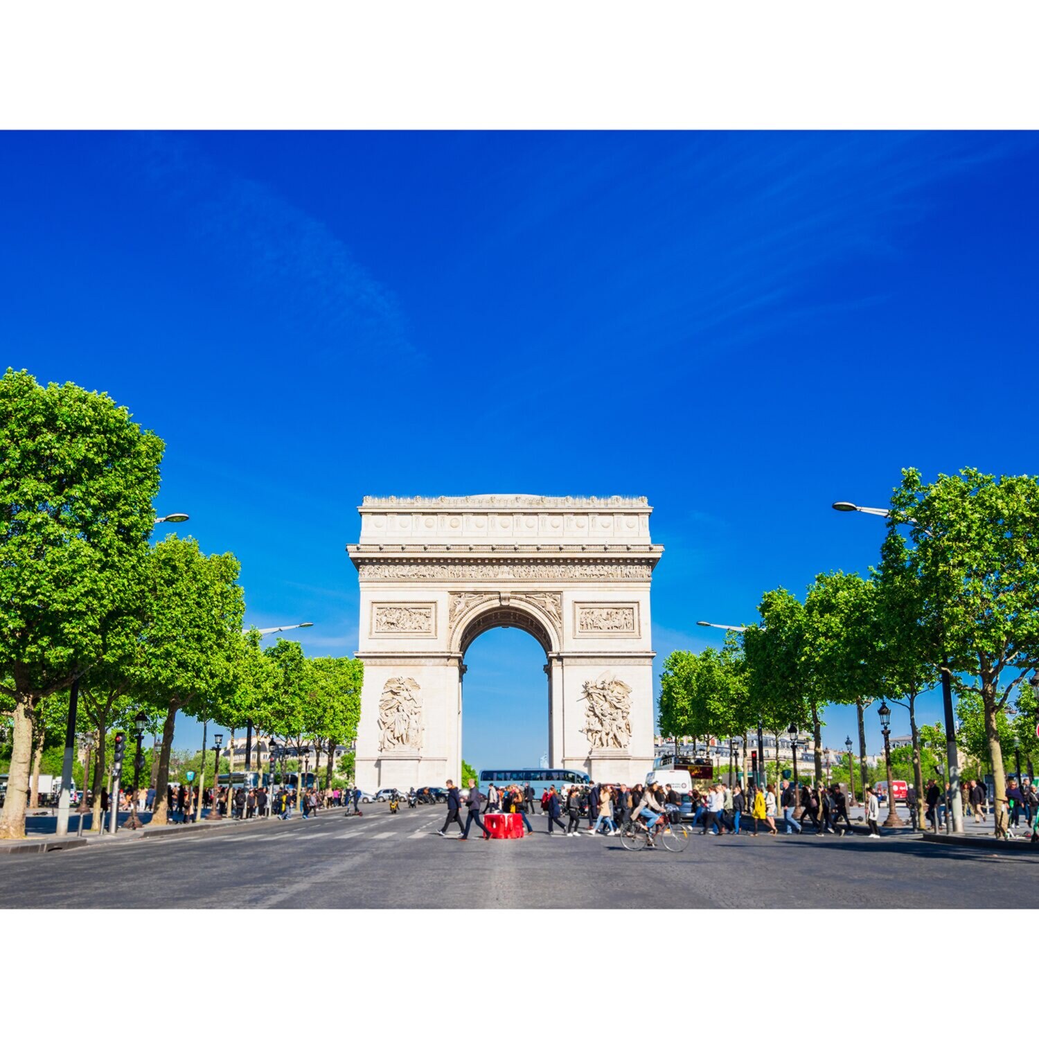 大人時間を愉しむ 癒しの南仏ニース＆ 花の都パリをめぐる フランス８日間 “関西国際空港発着 　２名１室”