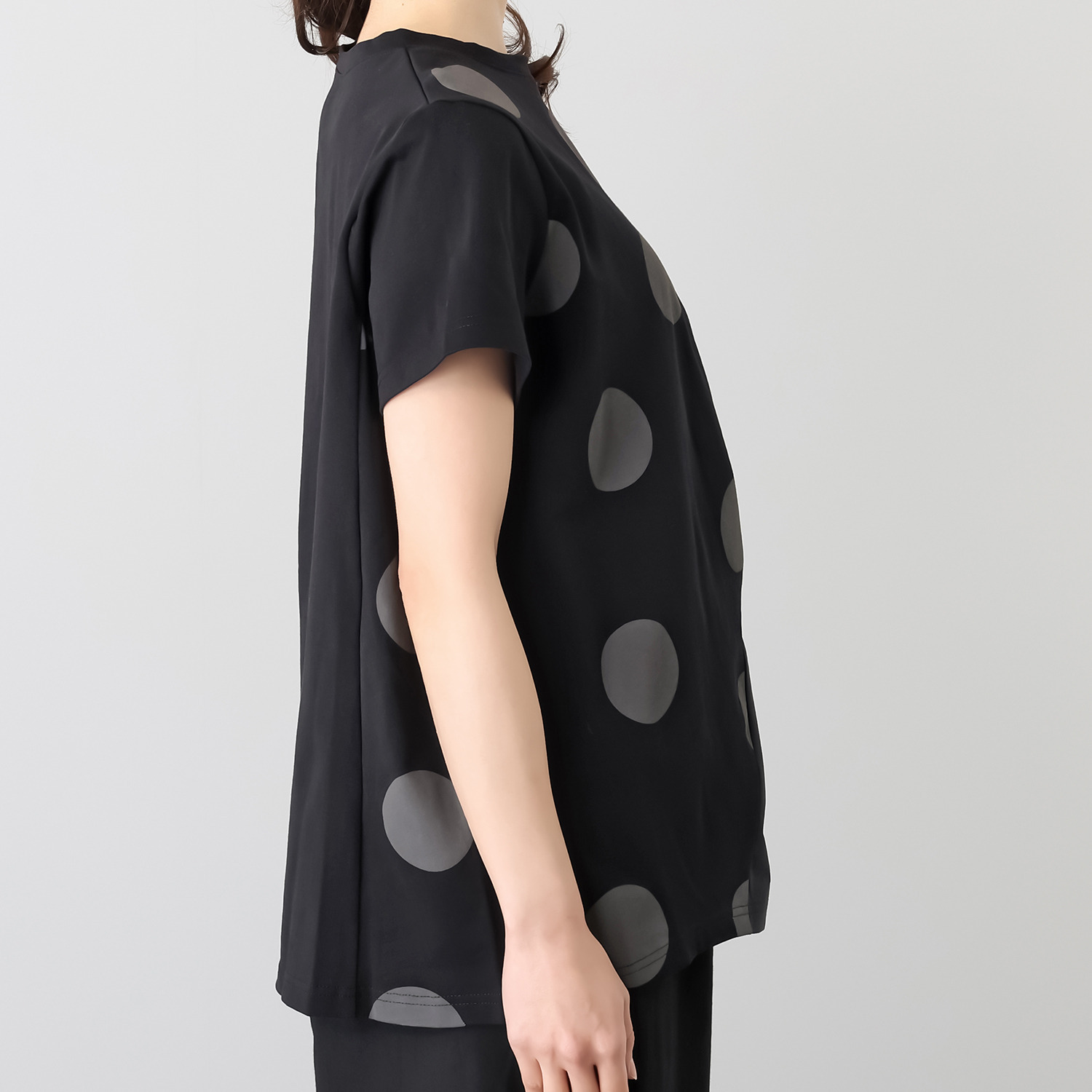 コイビトミサキ　ブラック シャーリングアクセント デザインプルオーバー