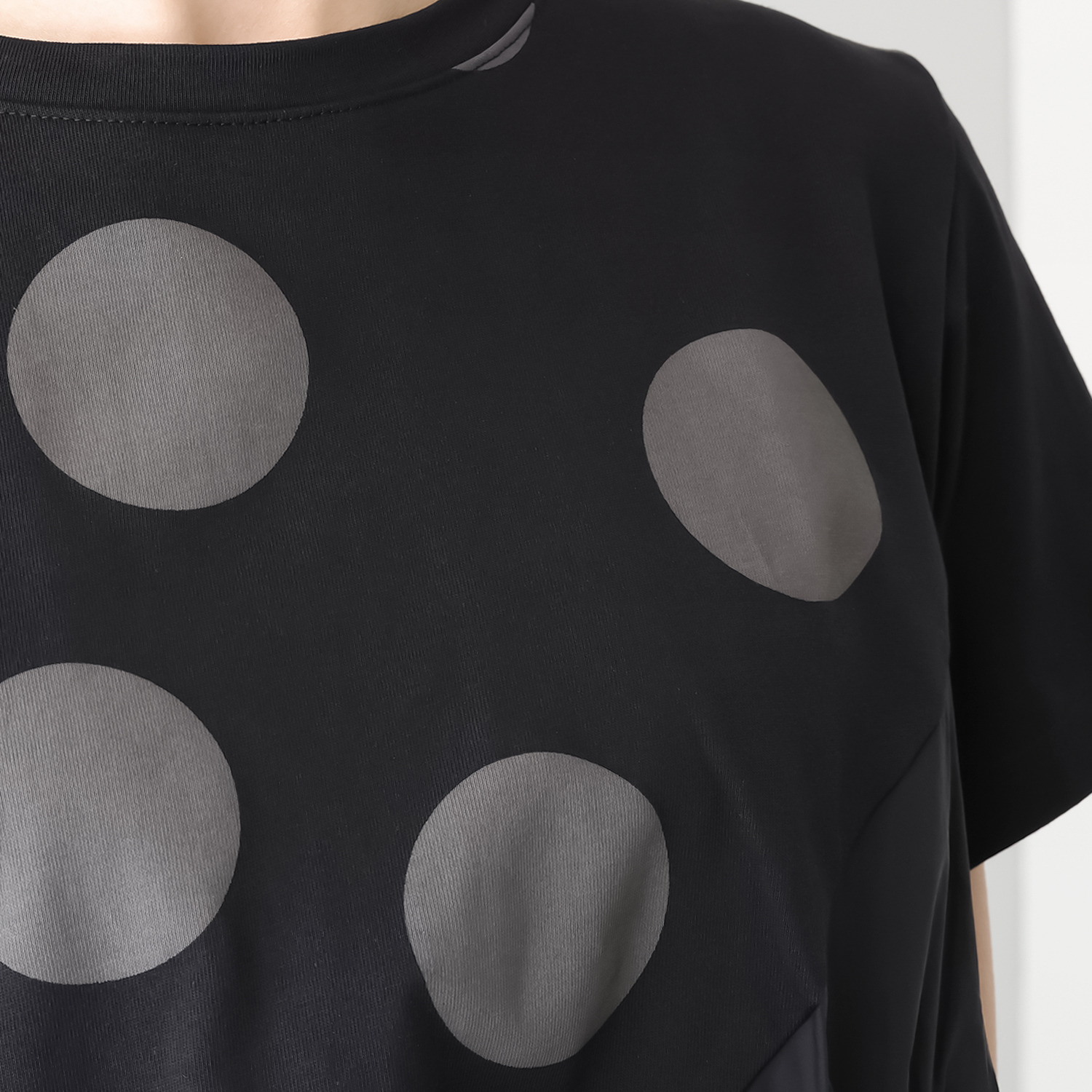 コイビトミサキ　ブラック シャーリングアクセント デザインプルオーバー