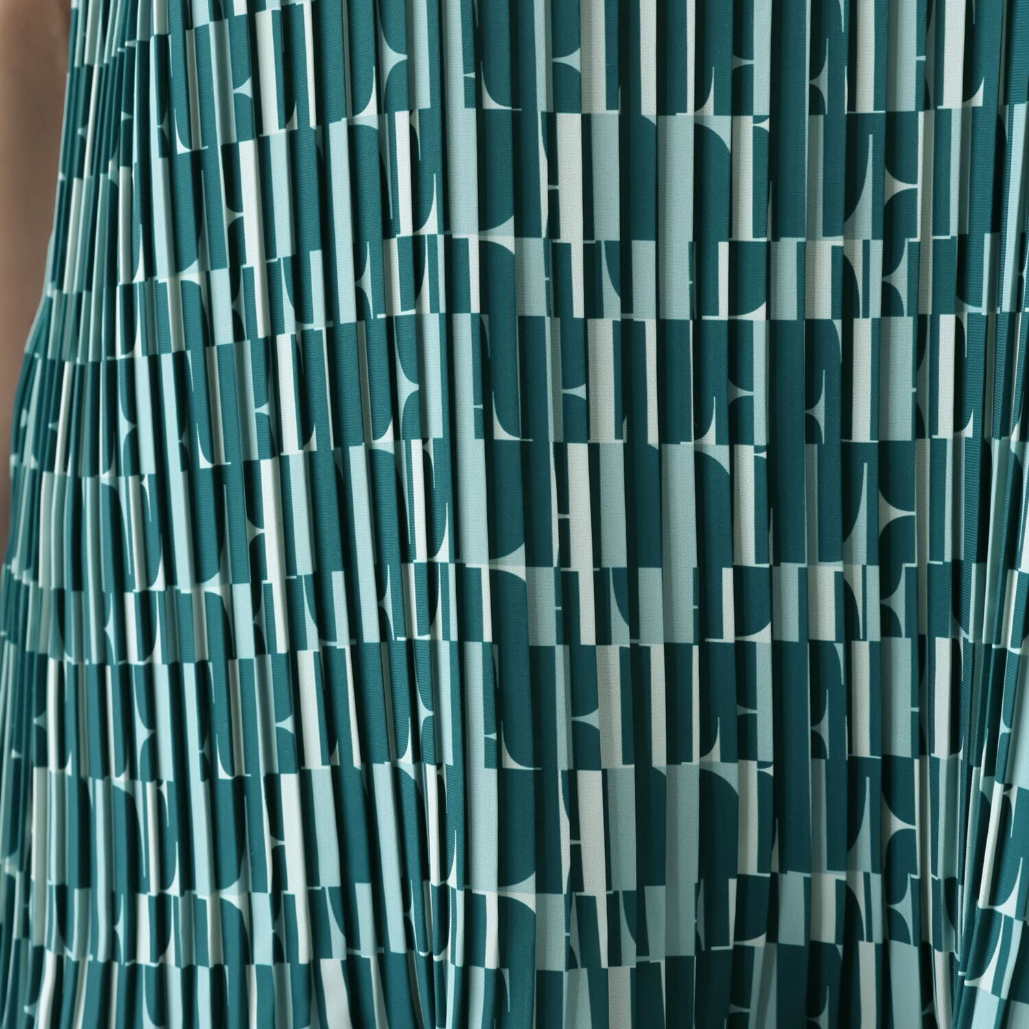 エル　ステュディオ ＥＬＬＥオリジナル グラフィック プリーツチュニック