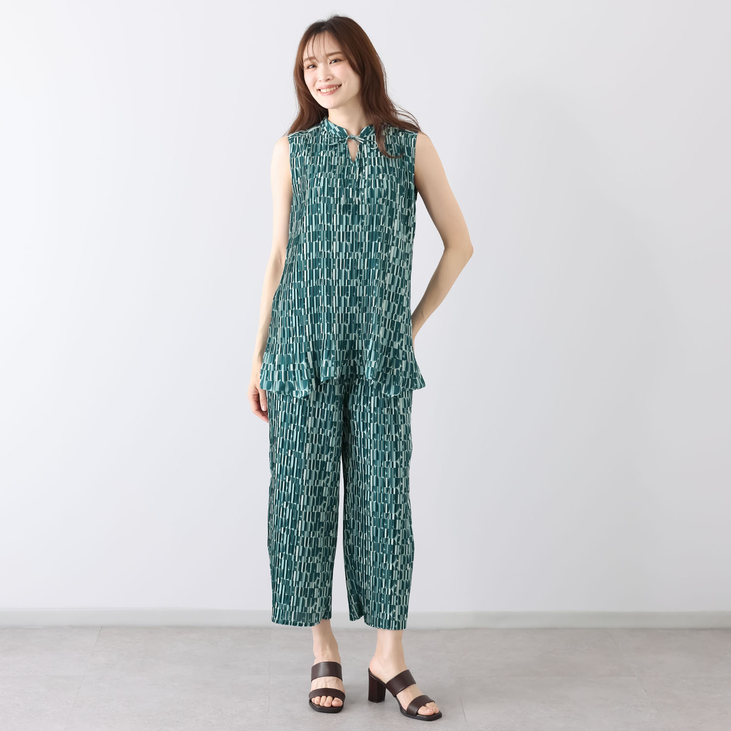 エル　ステュディオ ＥＬＬＥオリジナル グラフィック プリーツパンツ