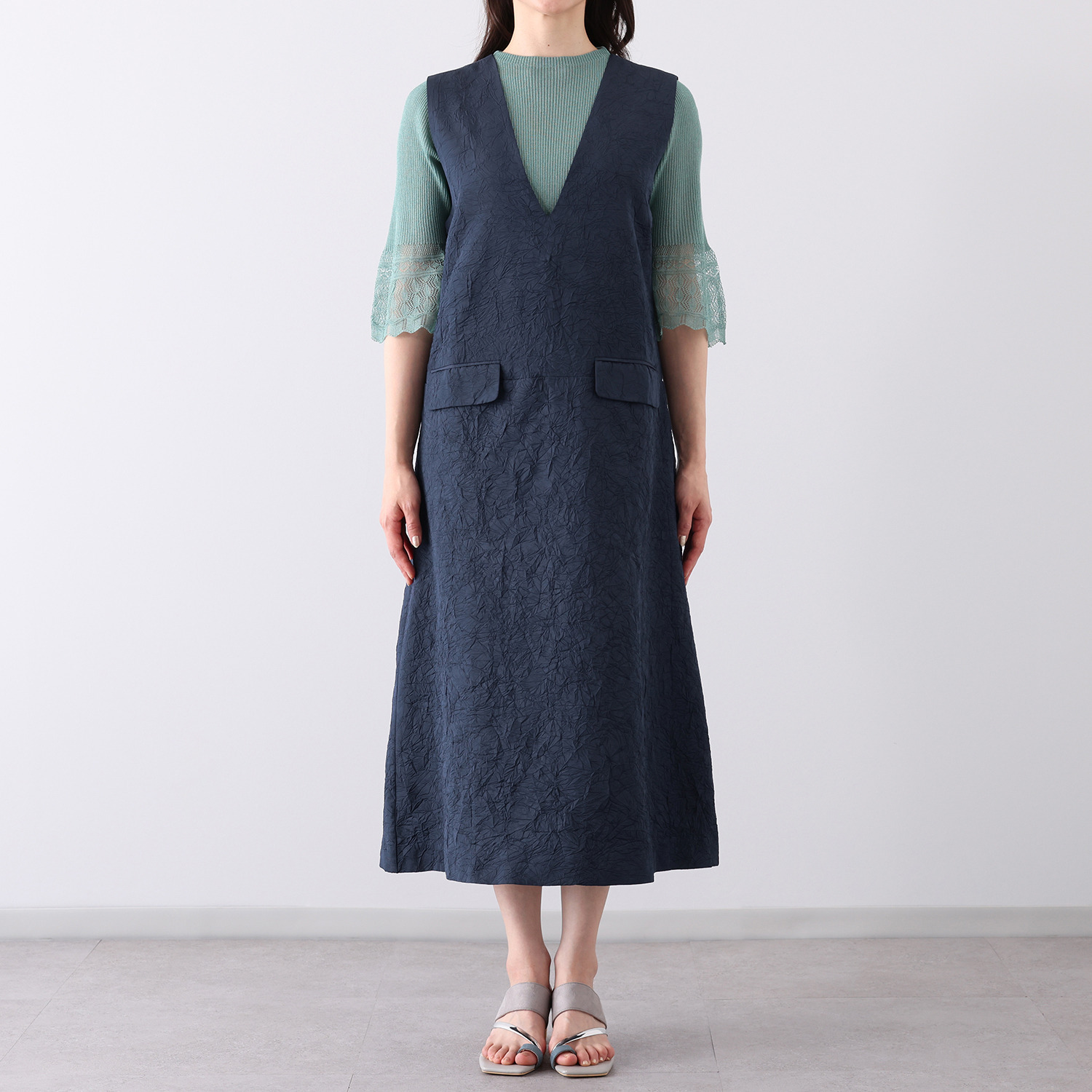 ミューリエ マルチシーンに 凛とした存在感 クラッシュ加工 ジャンパースカート