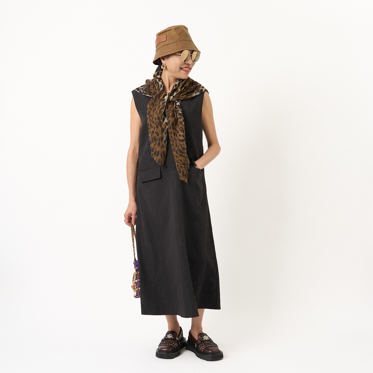 ミューリエ マルチシーンに 凛とした存在感 クラッシュ加工 ジャンパースカート