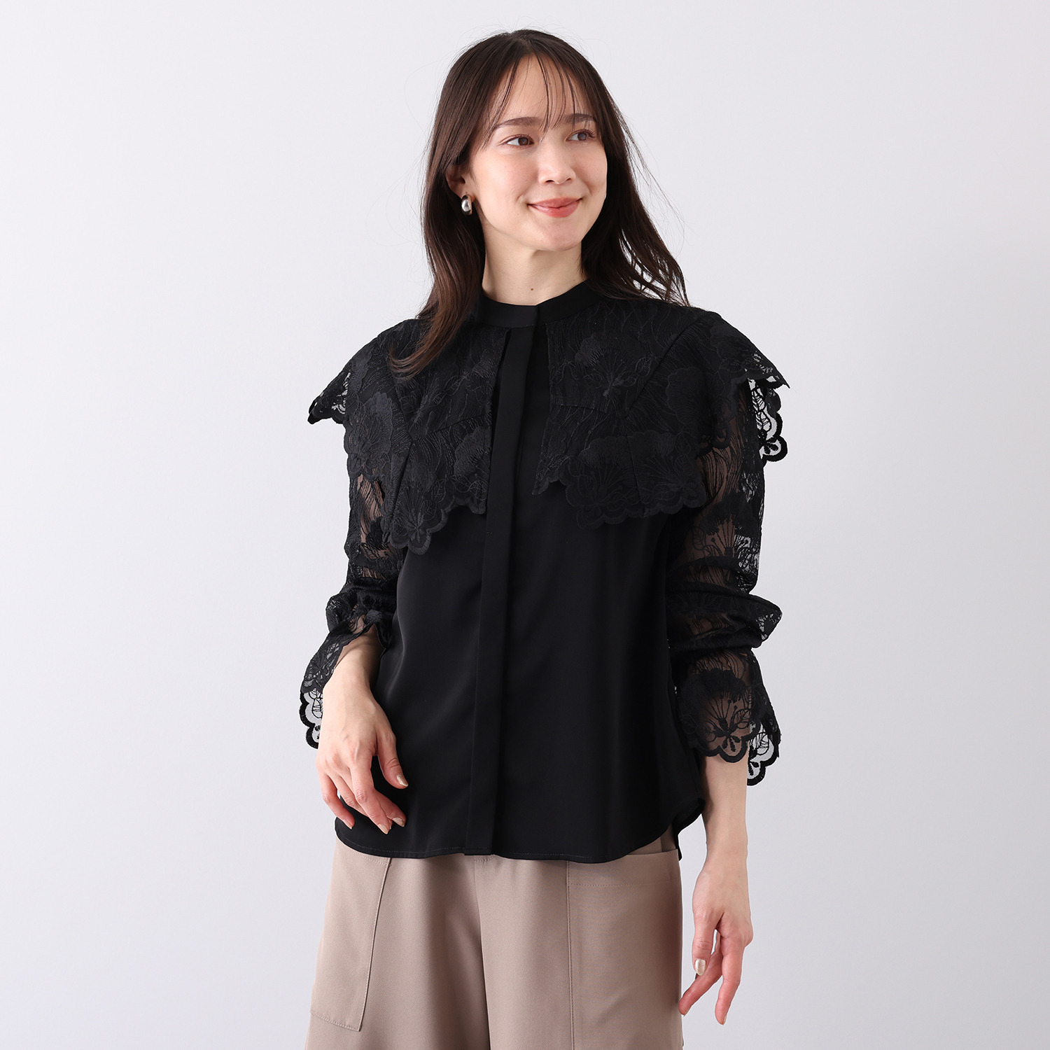 ミューリエ 大人の華やぎ レーストレンド ウイングカラーブラウス