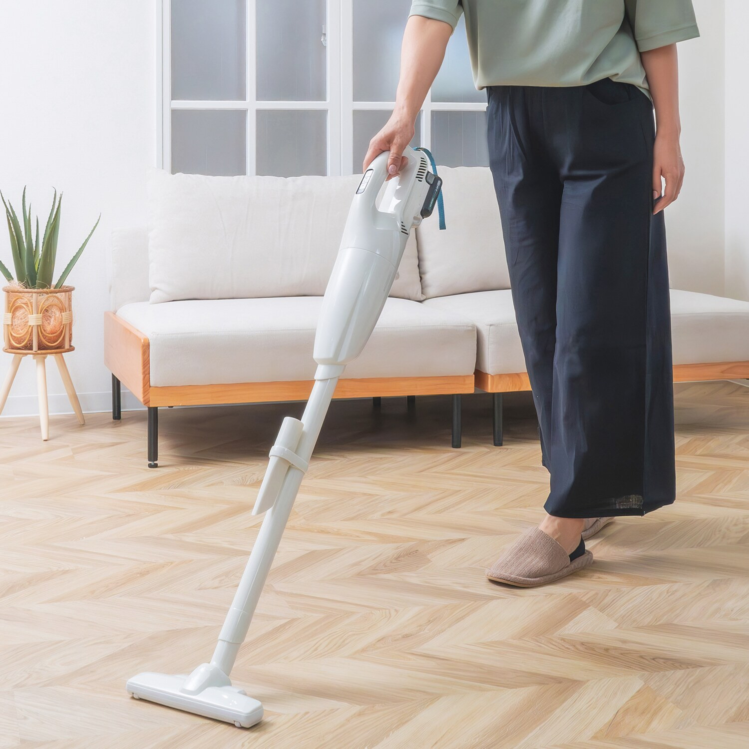 ハイコーキ 軽量＆コンパクト 掃除のプロも使用する！ コードレスクリーナ＆ ラウンドブラシ 特別セット