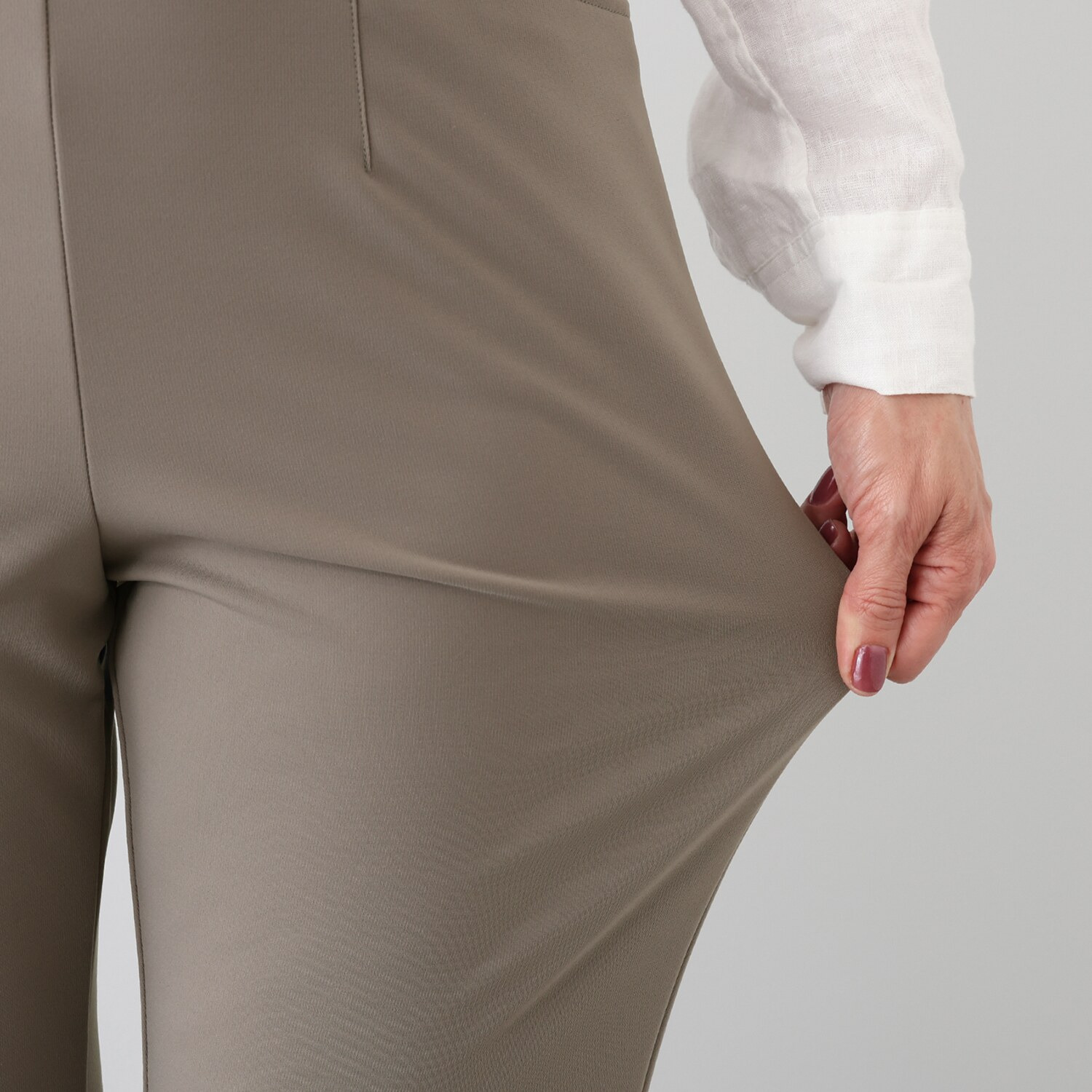 上質ごこち アルディナ はくだけで脚長美人見え 極上ドレープパンツ ＜股下７０ｃｍ＞