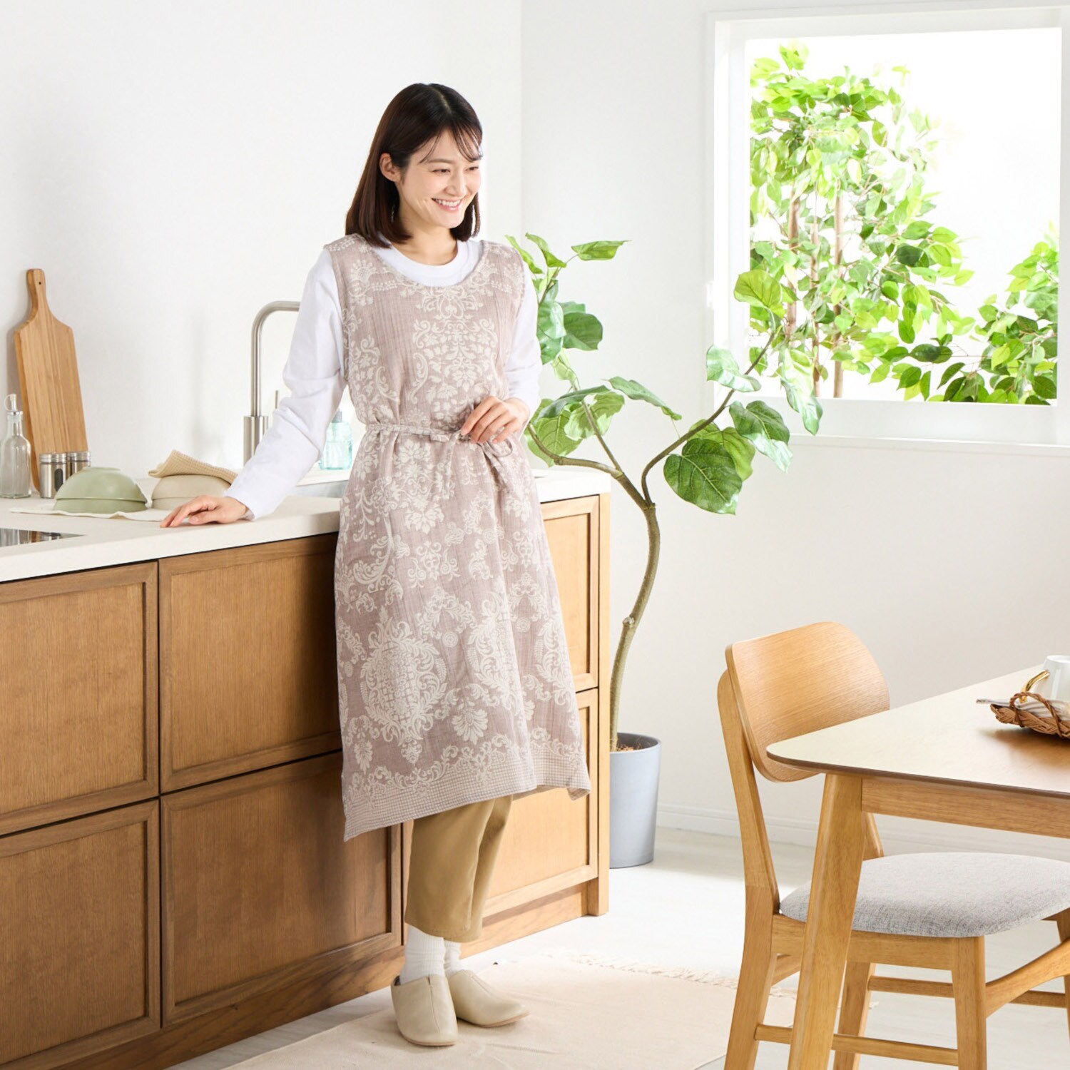 スワトウ刺しゅう協会 認定デザイン エプロンドレス